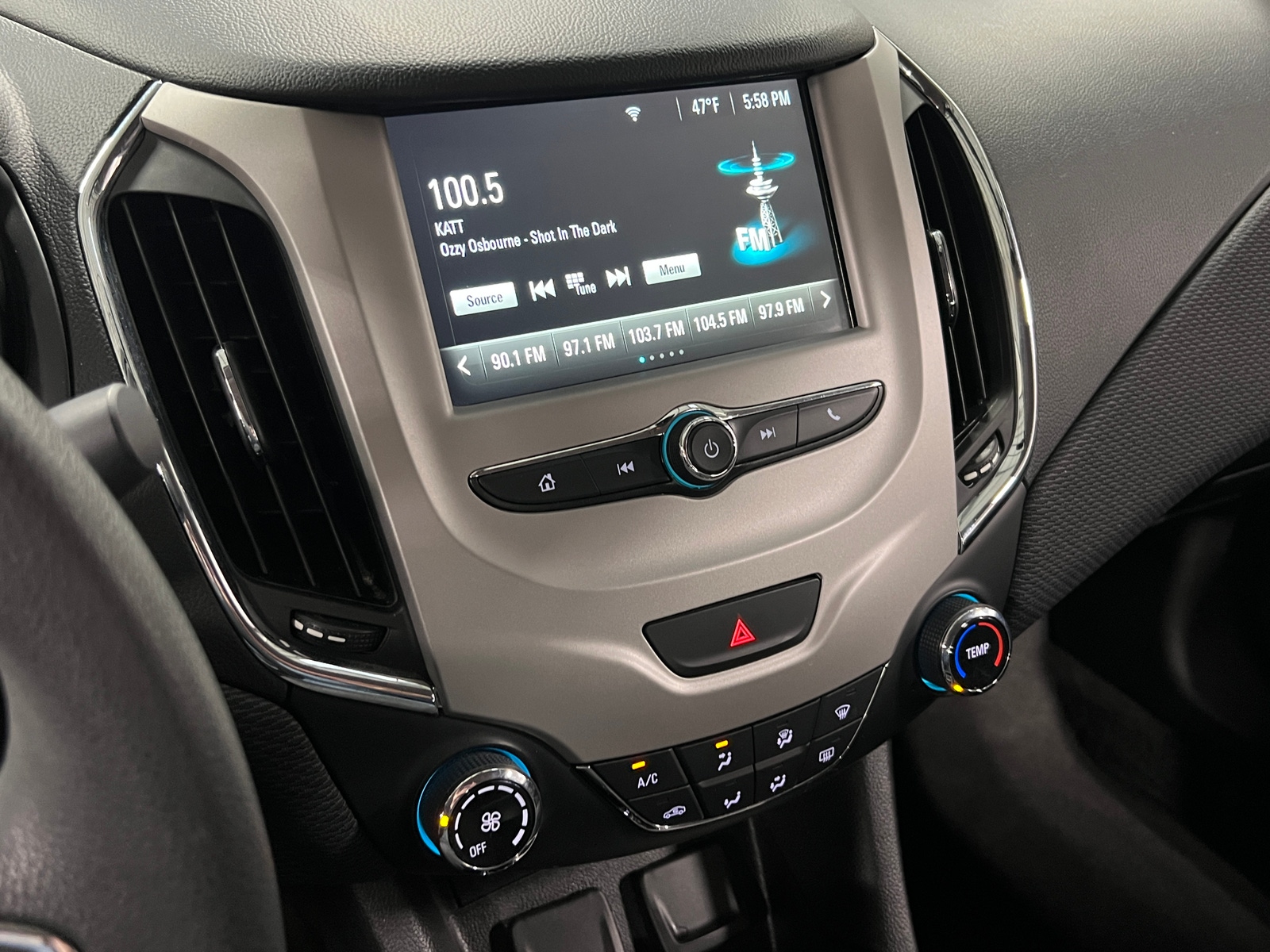 Thumbnail: 2018 Chevrolet Cruze - 4