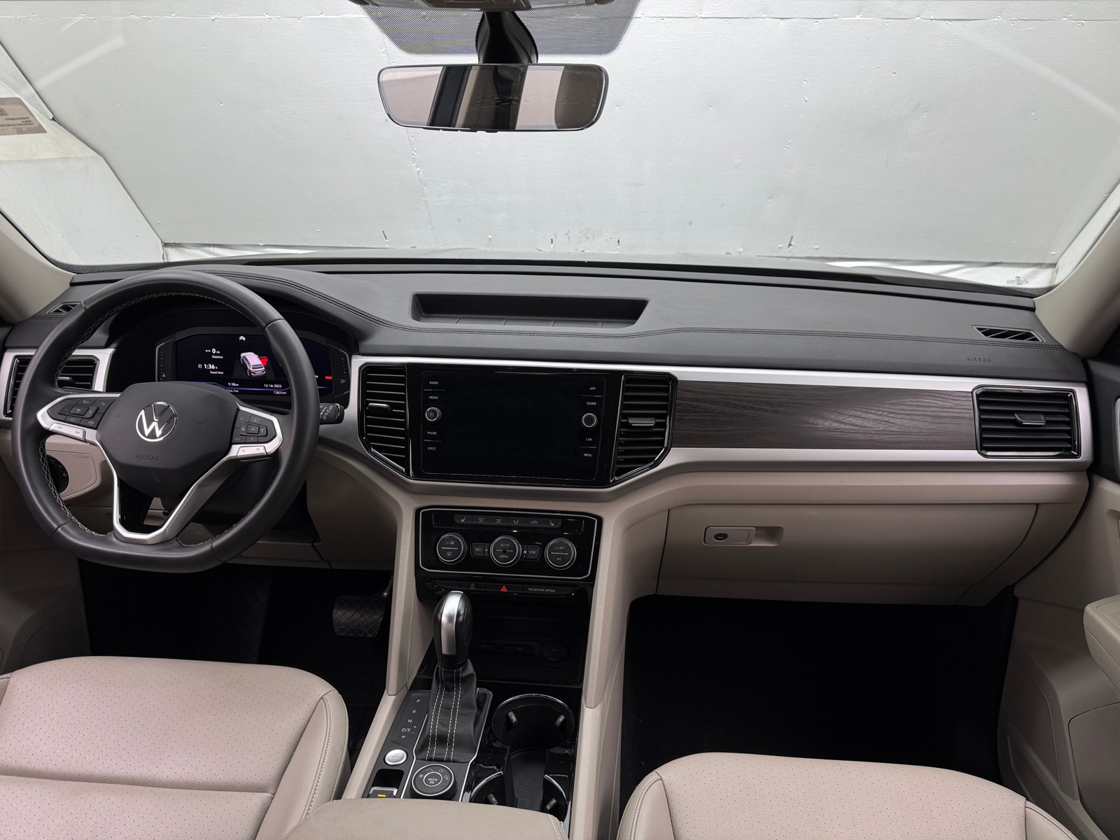 Thumbnail: 2022 Volkswagen Atlas - 2