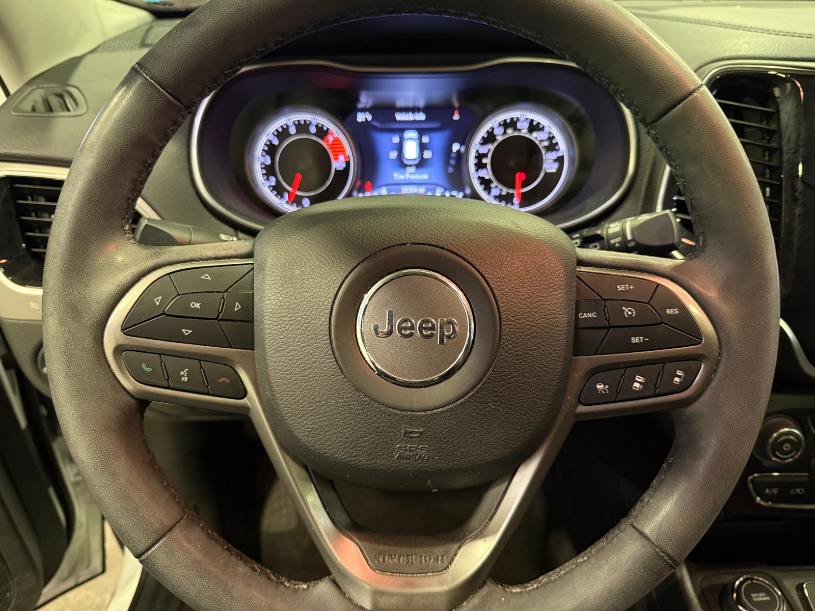 Thumbnail: 2022 Jeep Cherokee - 4