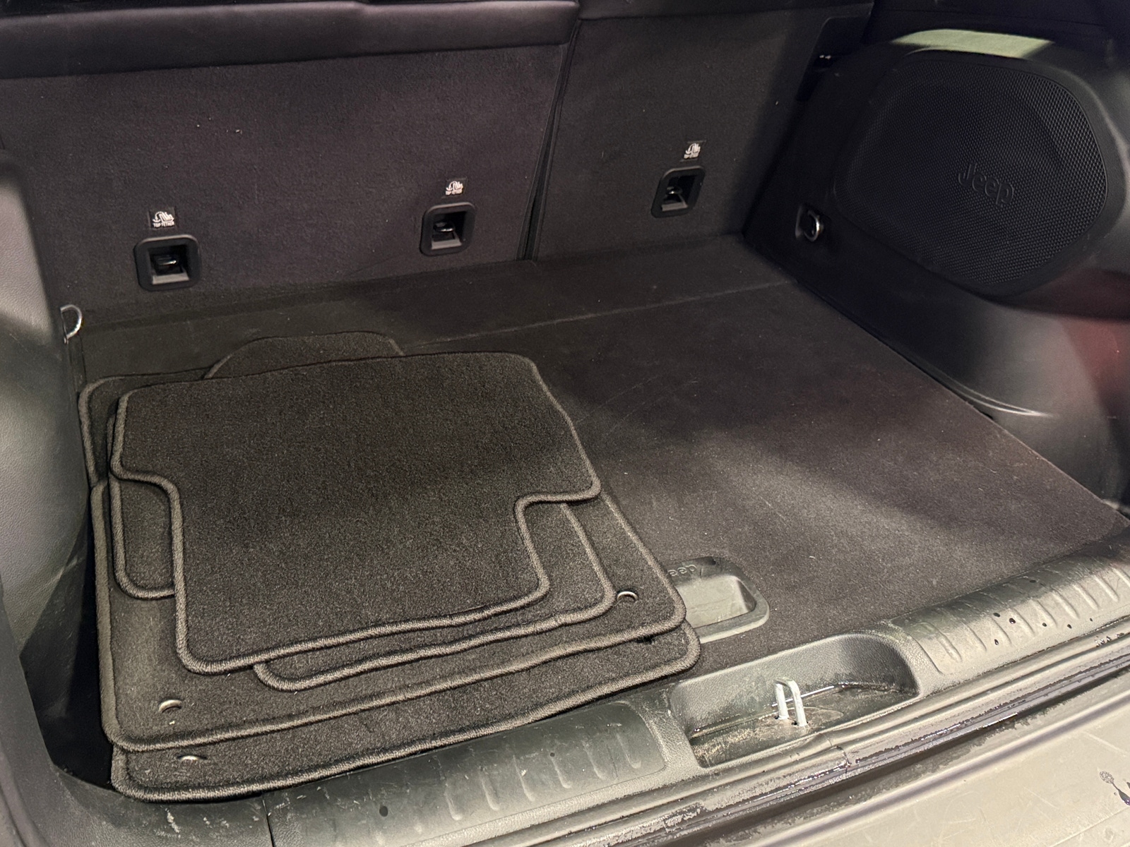 Thumbnail: 2022 Jeep Cherokee - 6