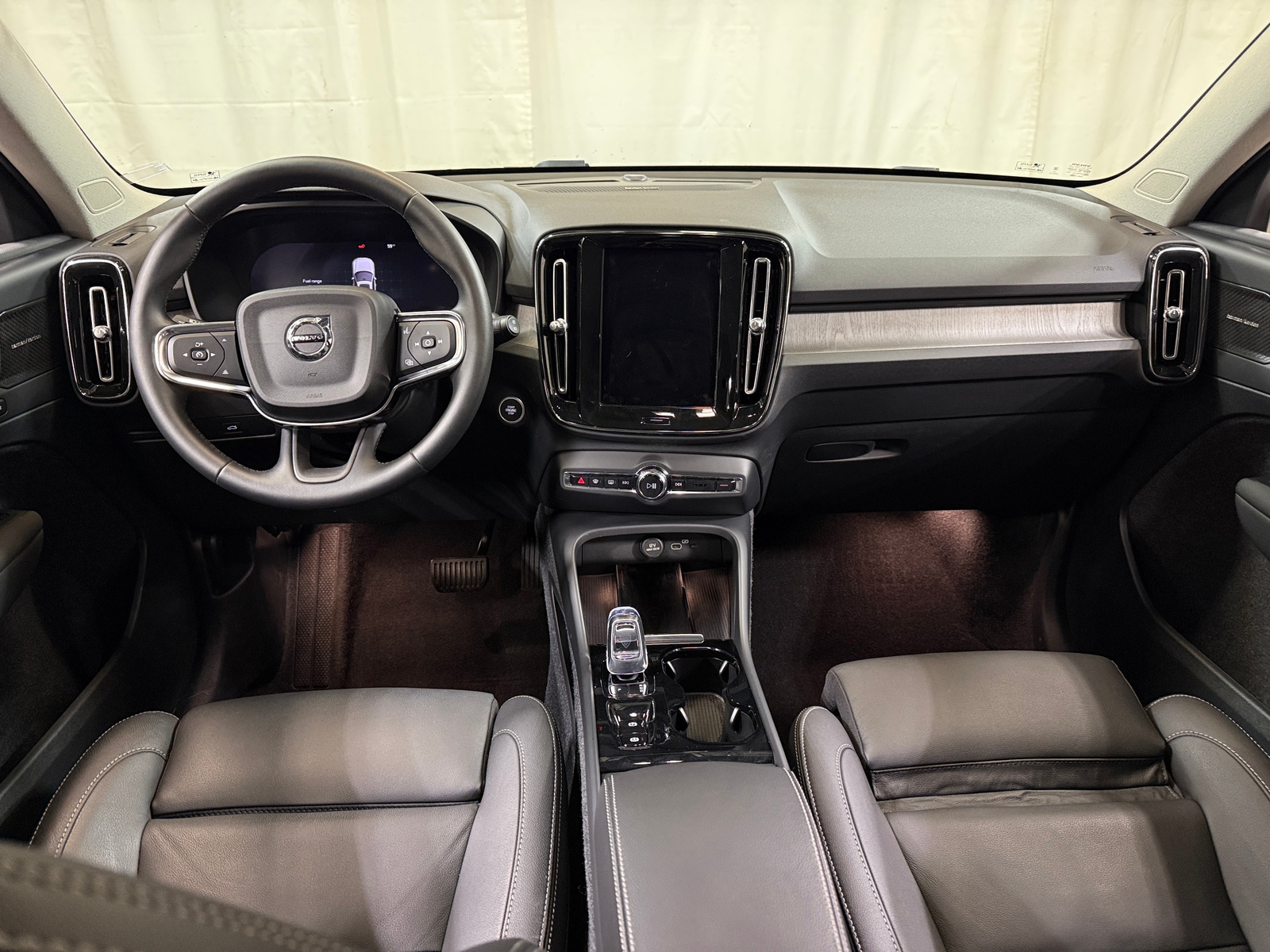 Thumbnail: 2024 Volvo XC40 - 2