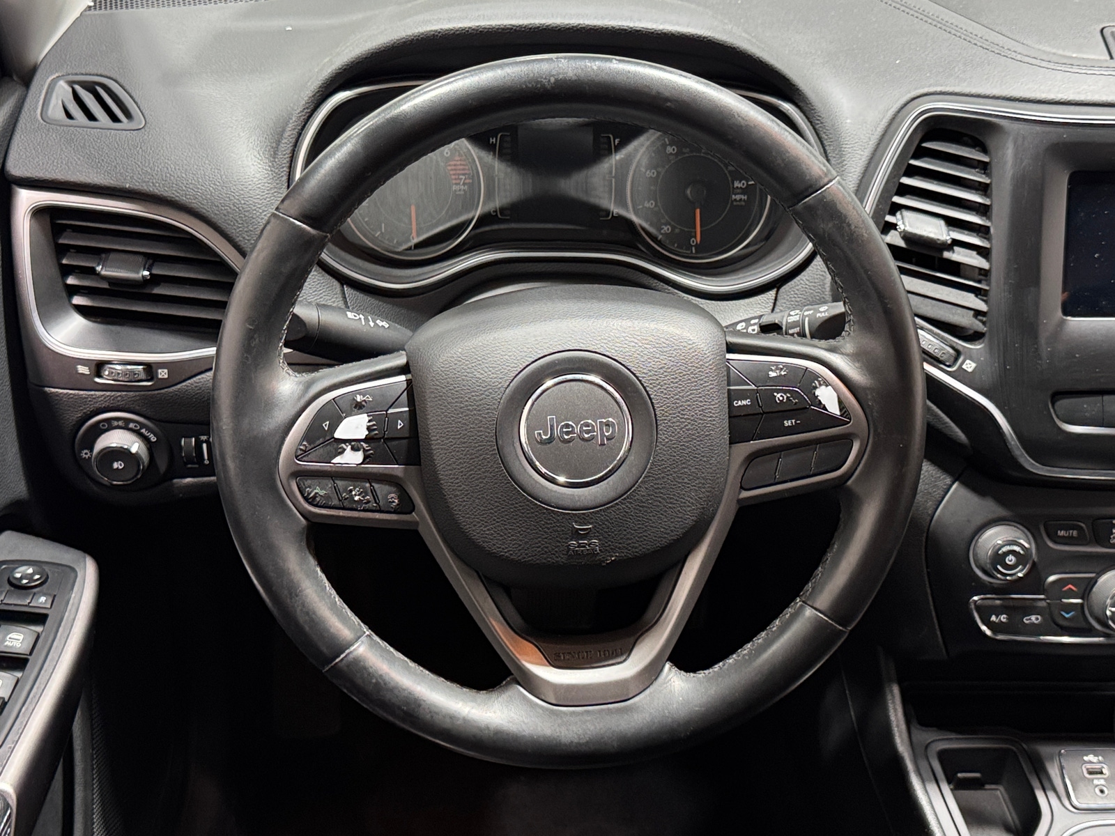 Thumbnail: 2019 Jeep Cherokee - 4