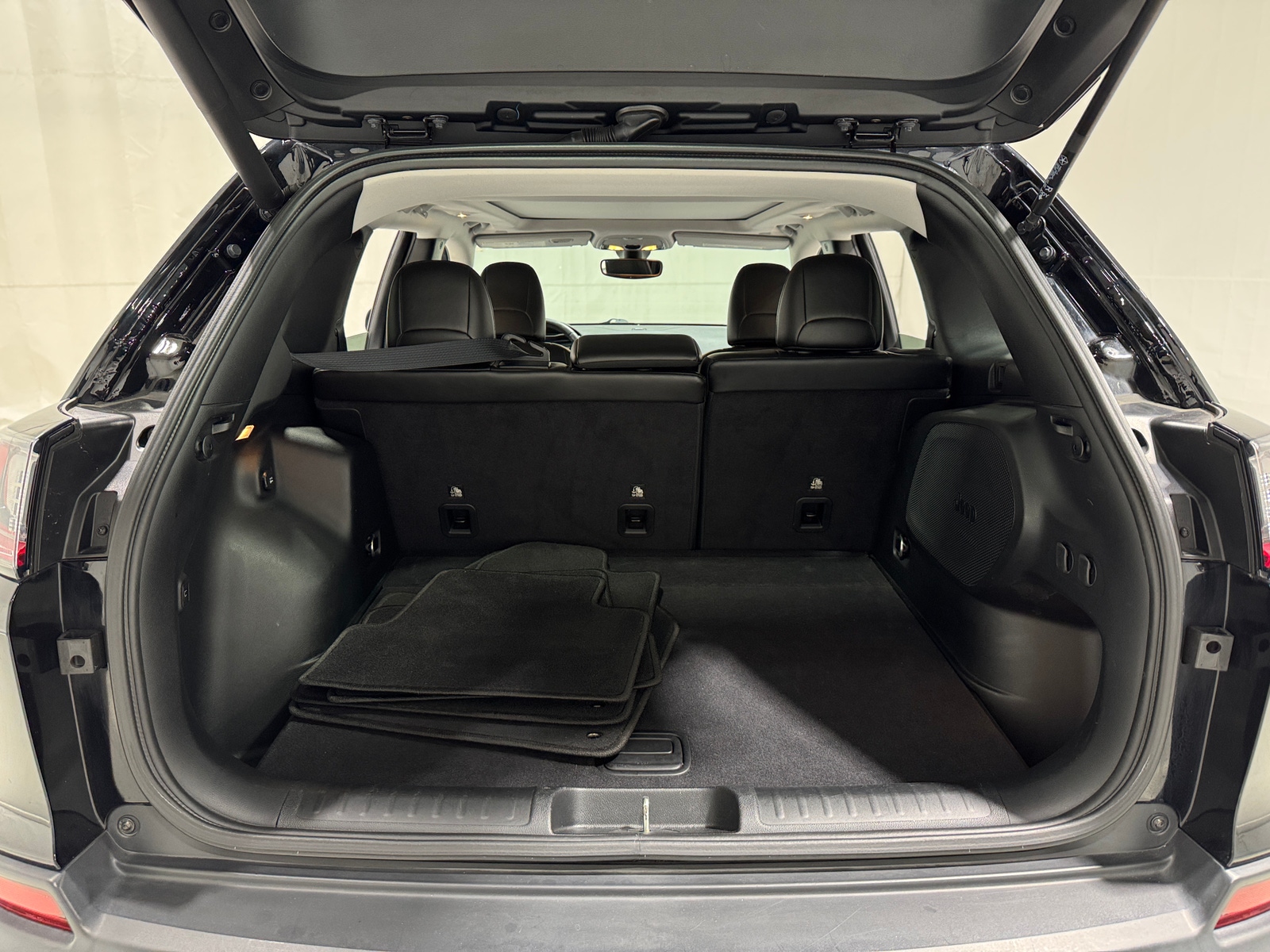 Thumbnail: 2019 Jeep Cherokee - 6