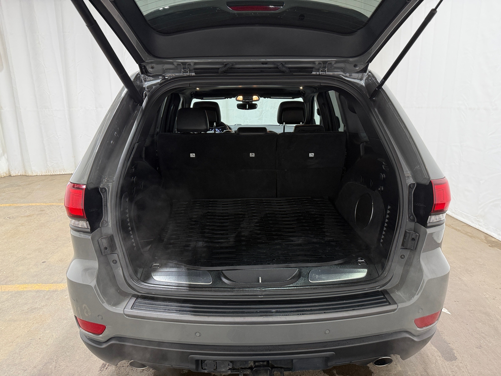 Thumbnail: 2020 Jeep Grand Cherokee - 6