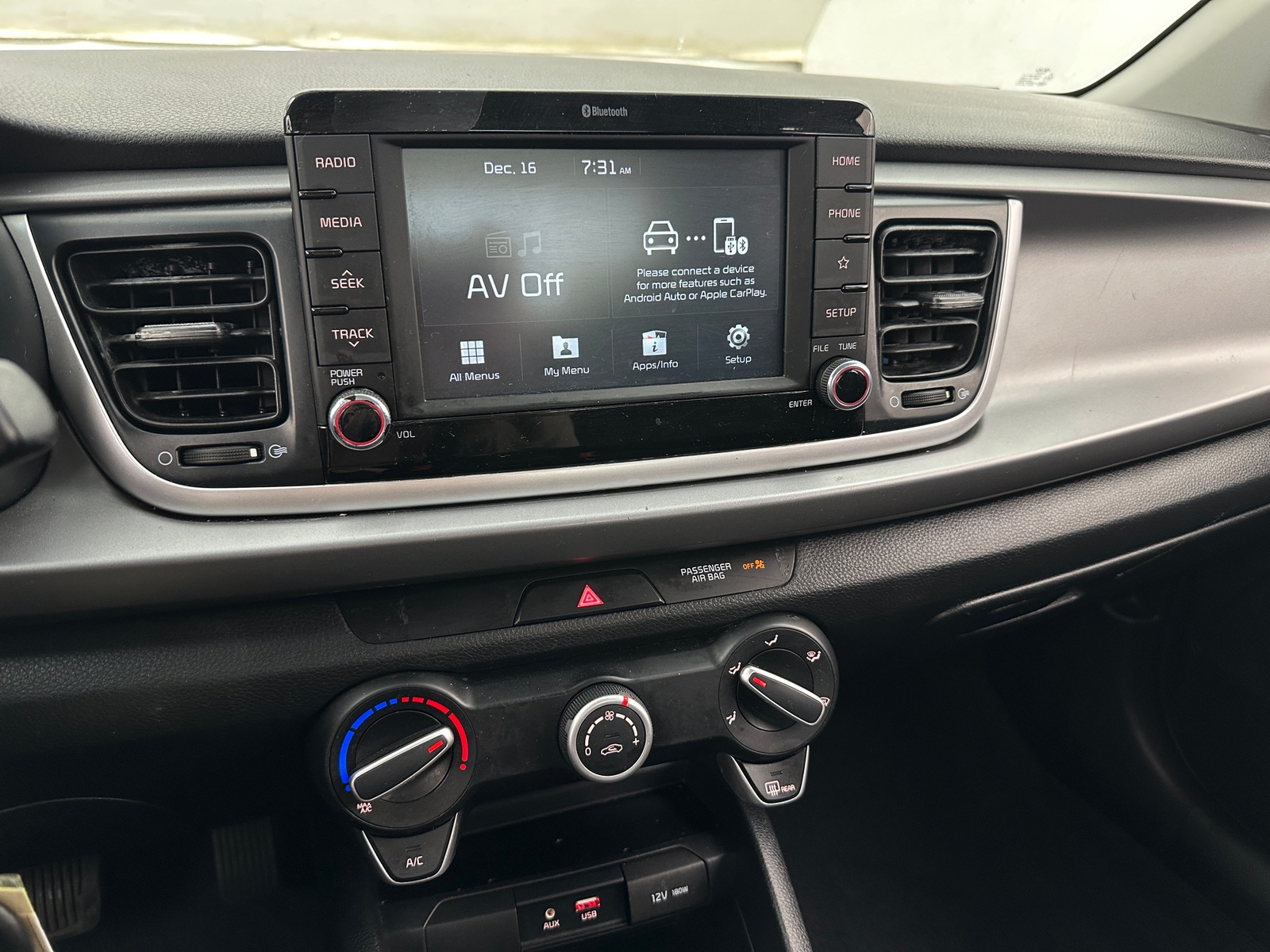 Thumbnail: 2019 Kia Rio - 4