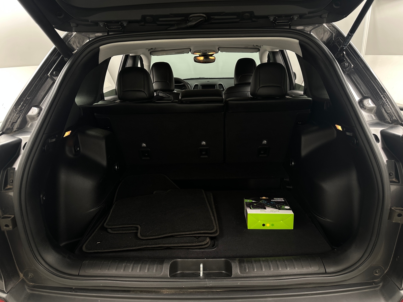 Thumbnail: 2022 Jeep Cherokee - 6