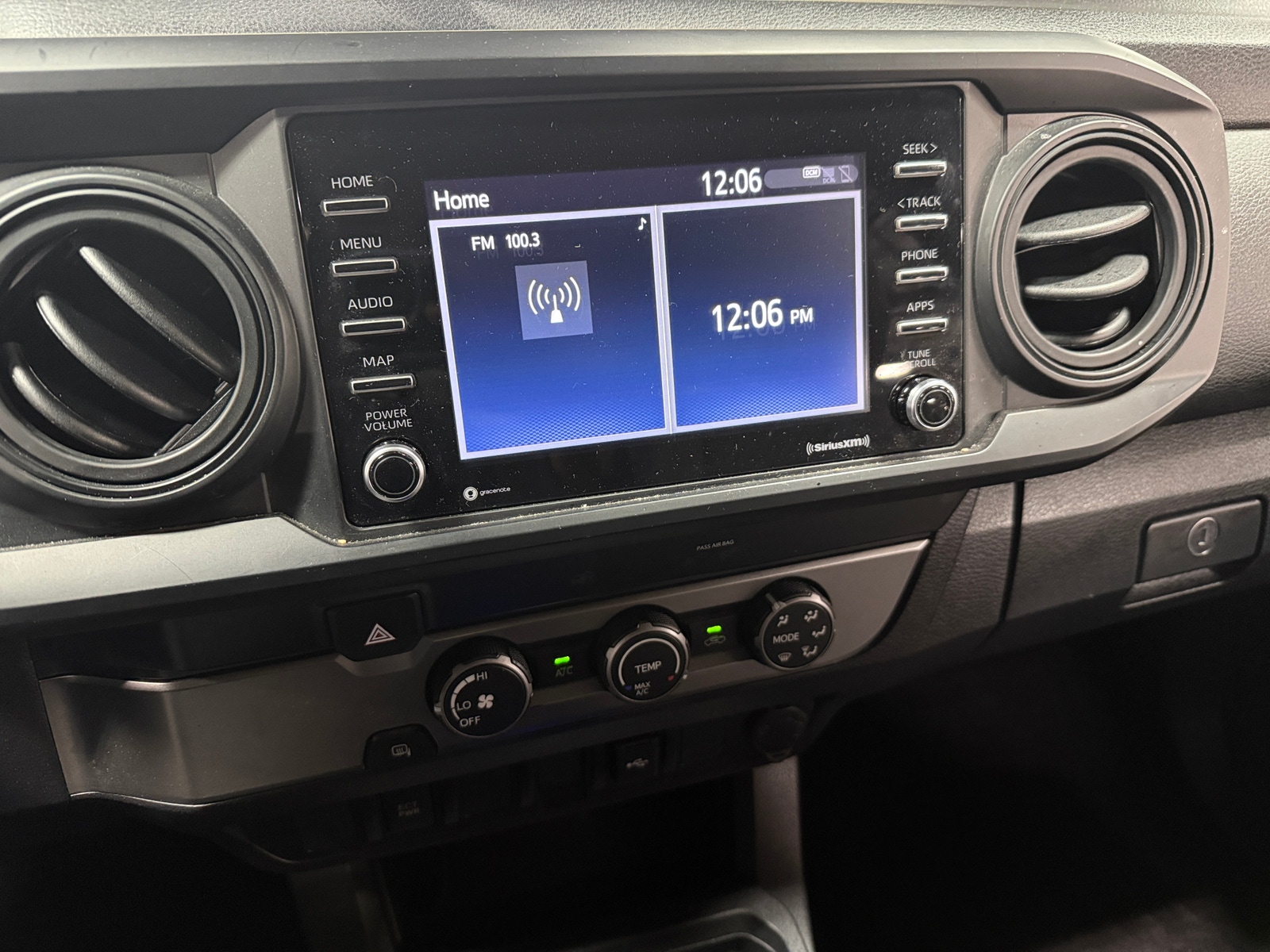 Thumbnail: 2022 Toyota Tacoma - 4