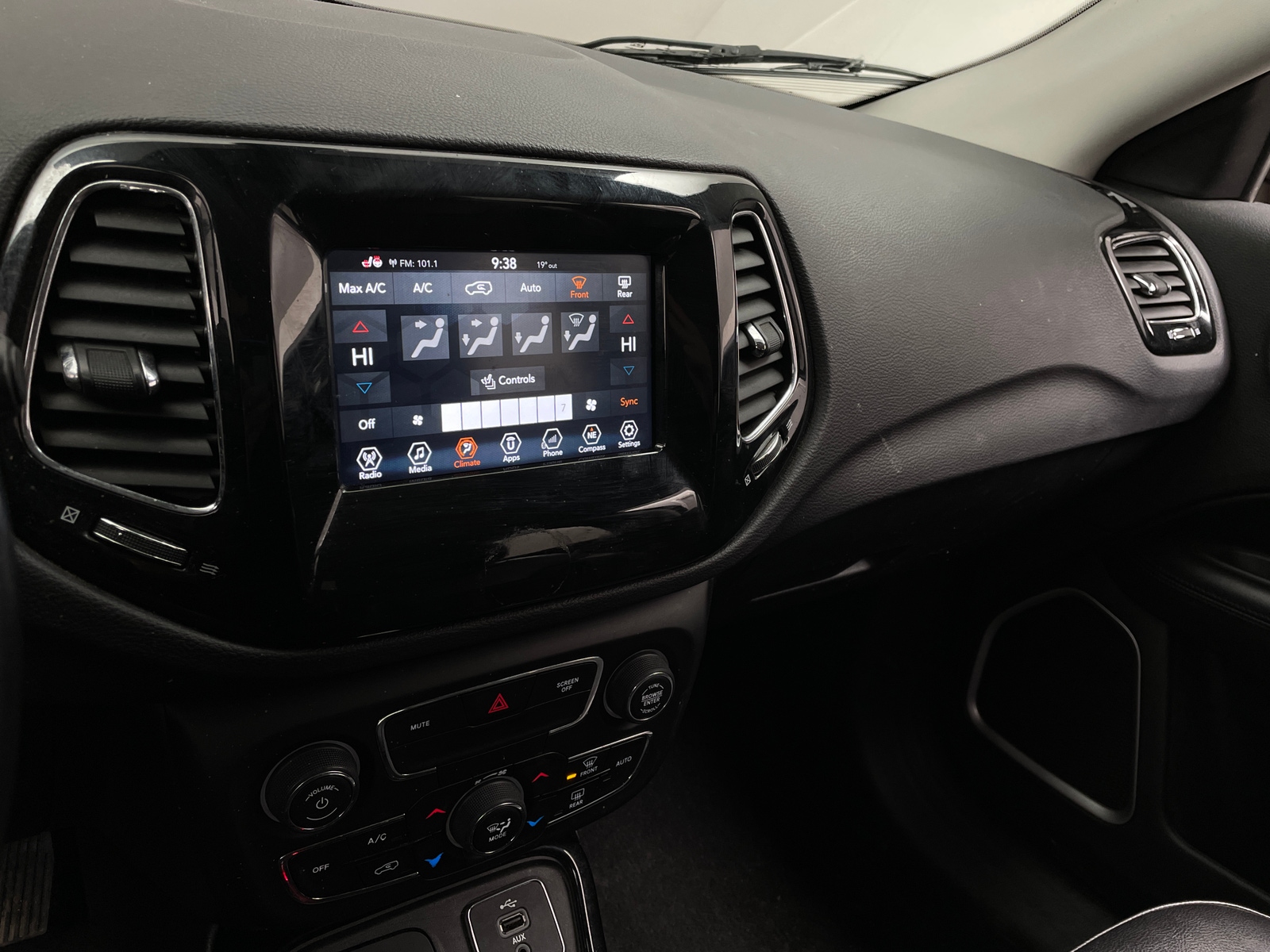 Thumbnail: 2018 Jeep Compass - 4