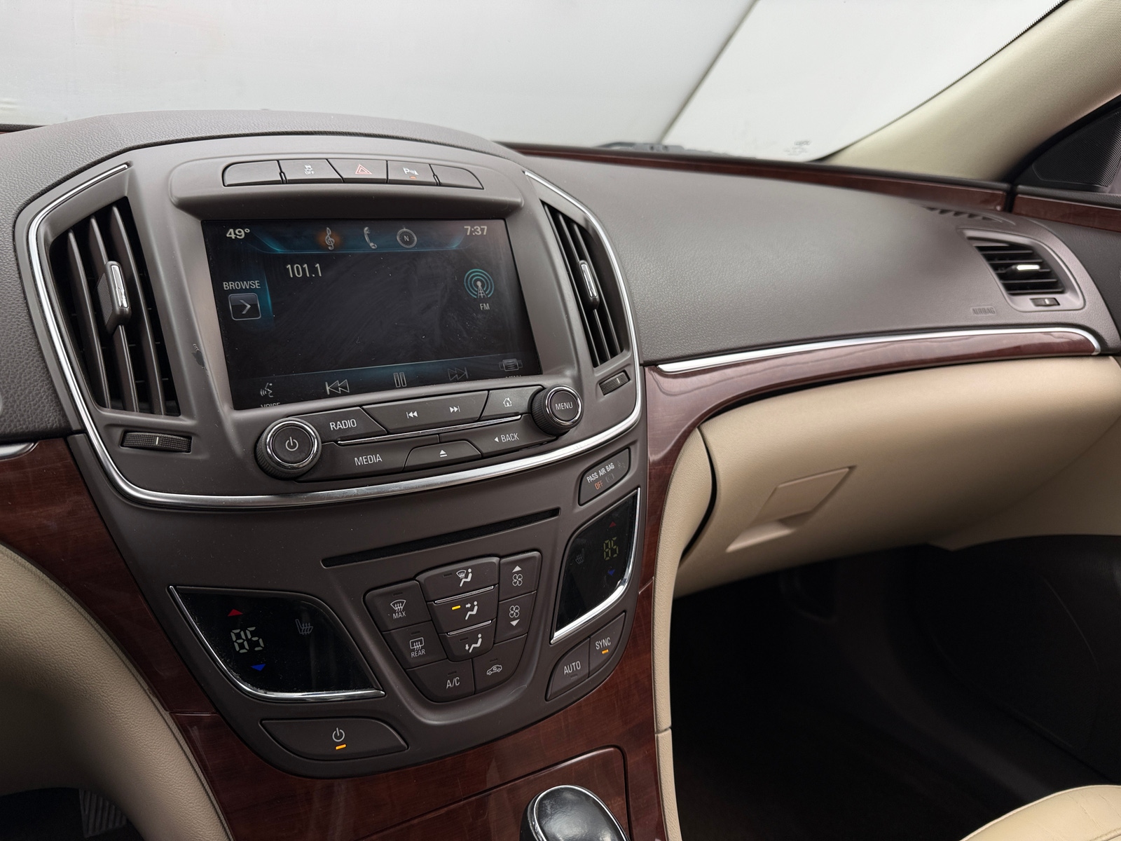 Thumbnail: 2014 Buick Regal - 3