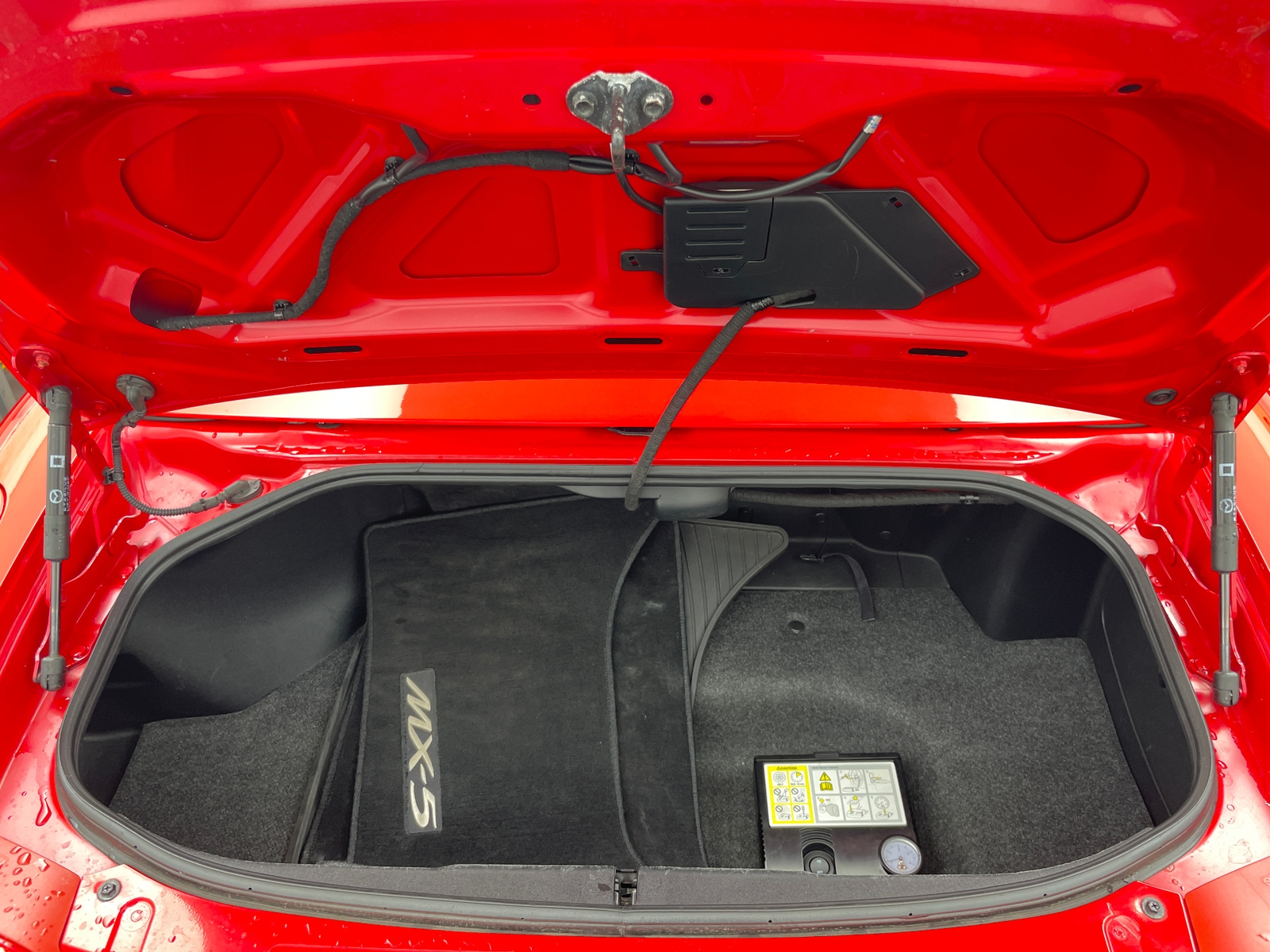 Thumbnail: 2010 Mazda MX-5 Miata - 4