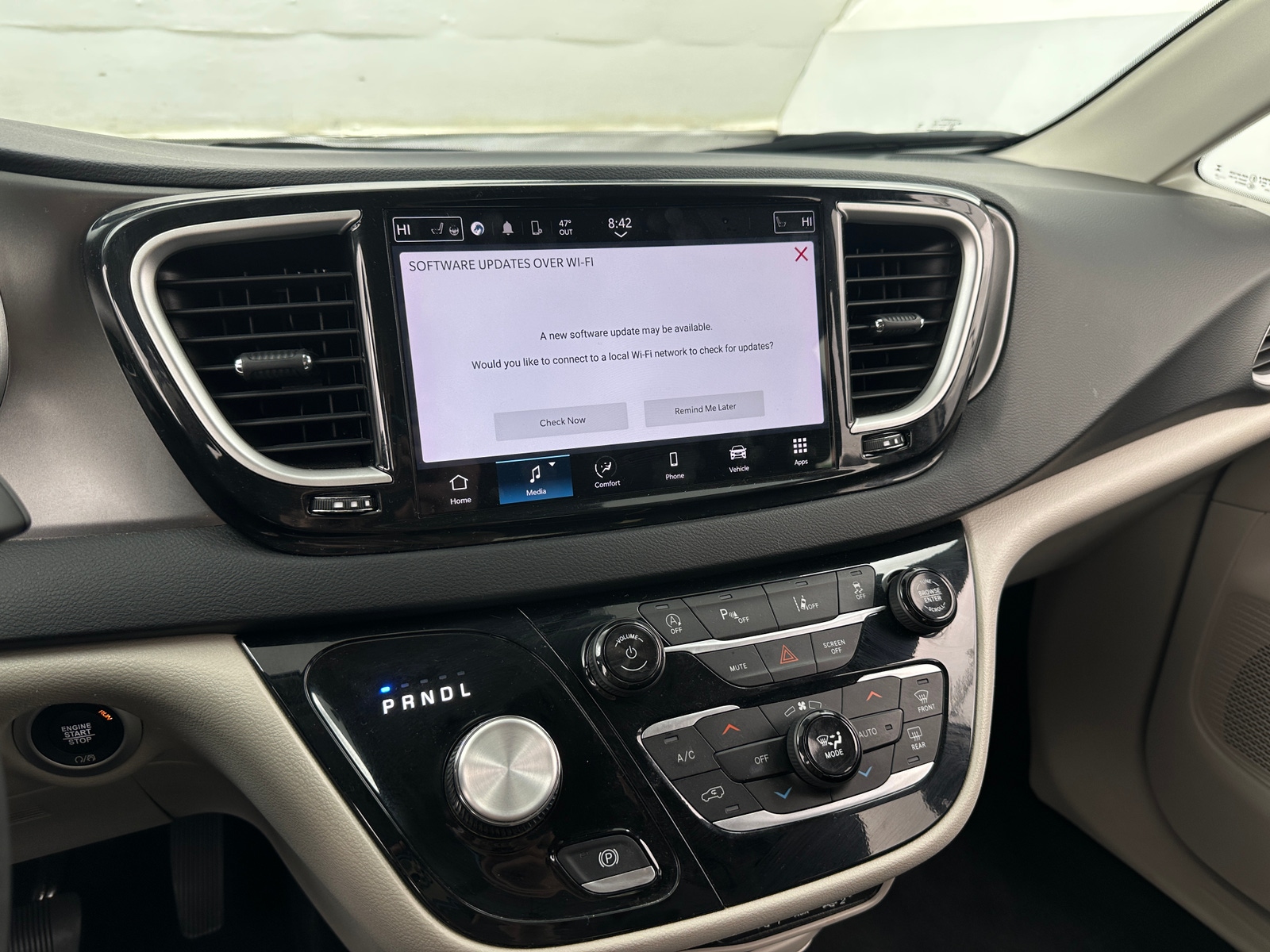 Thumbnail: 2024 Chrysler Pacifica - 3