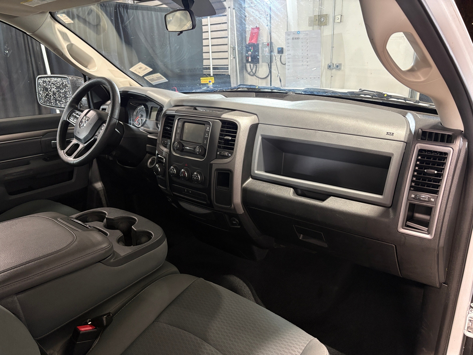 Thumbnail: 2019 RAM 1500 Classic - 3