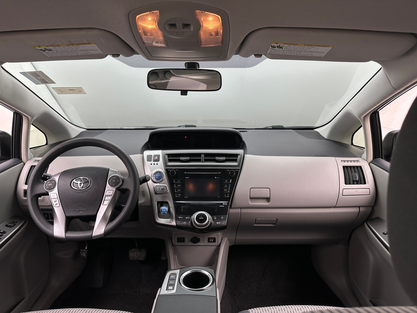 Thumbnail: 2017 Toyota Prius v - 3