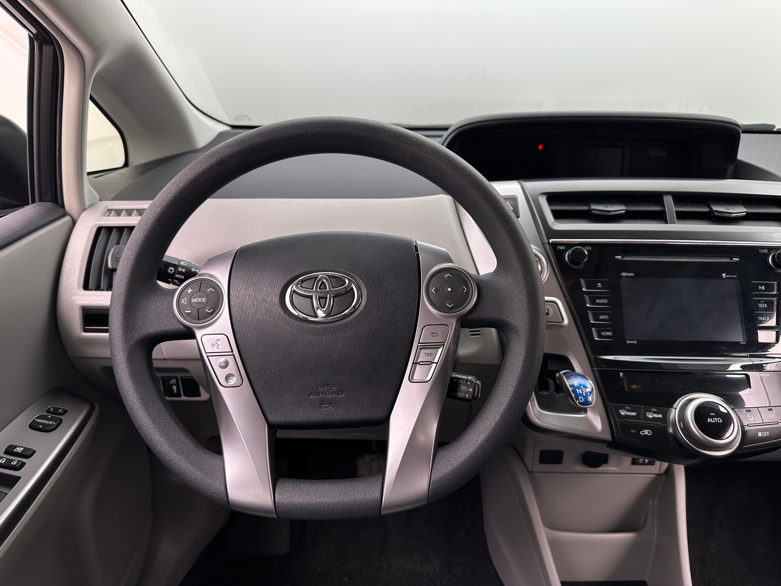 Thumbnail: 2017 Toyota Prius v - 5