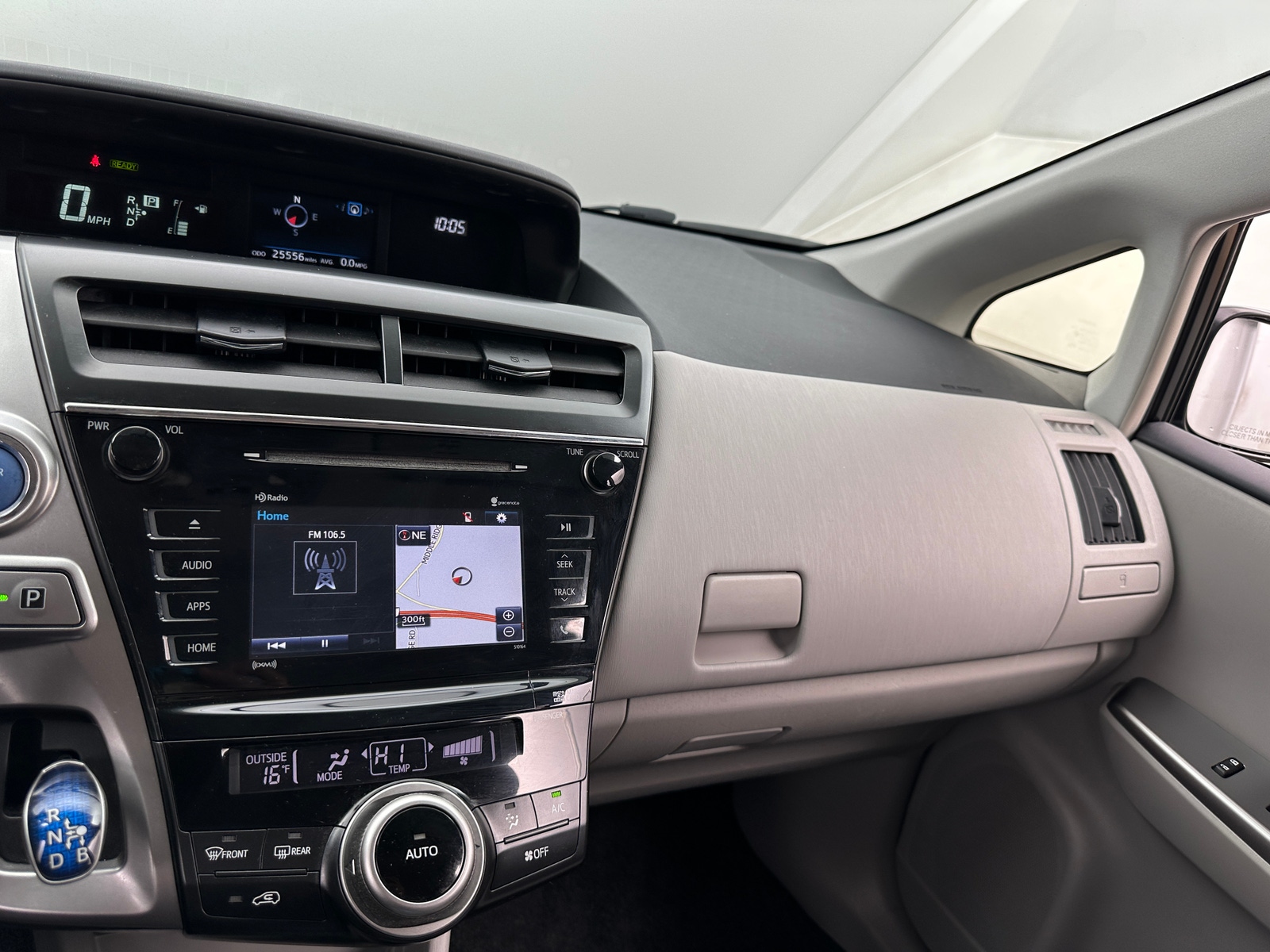 Thumbnail: 2017 Toyota Prius v - 4