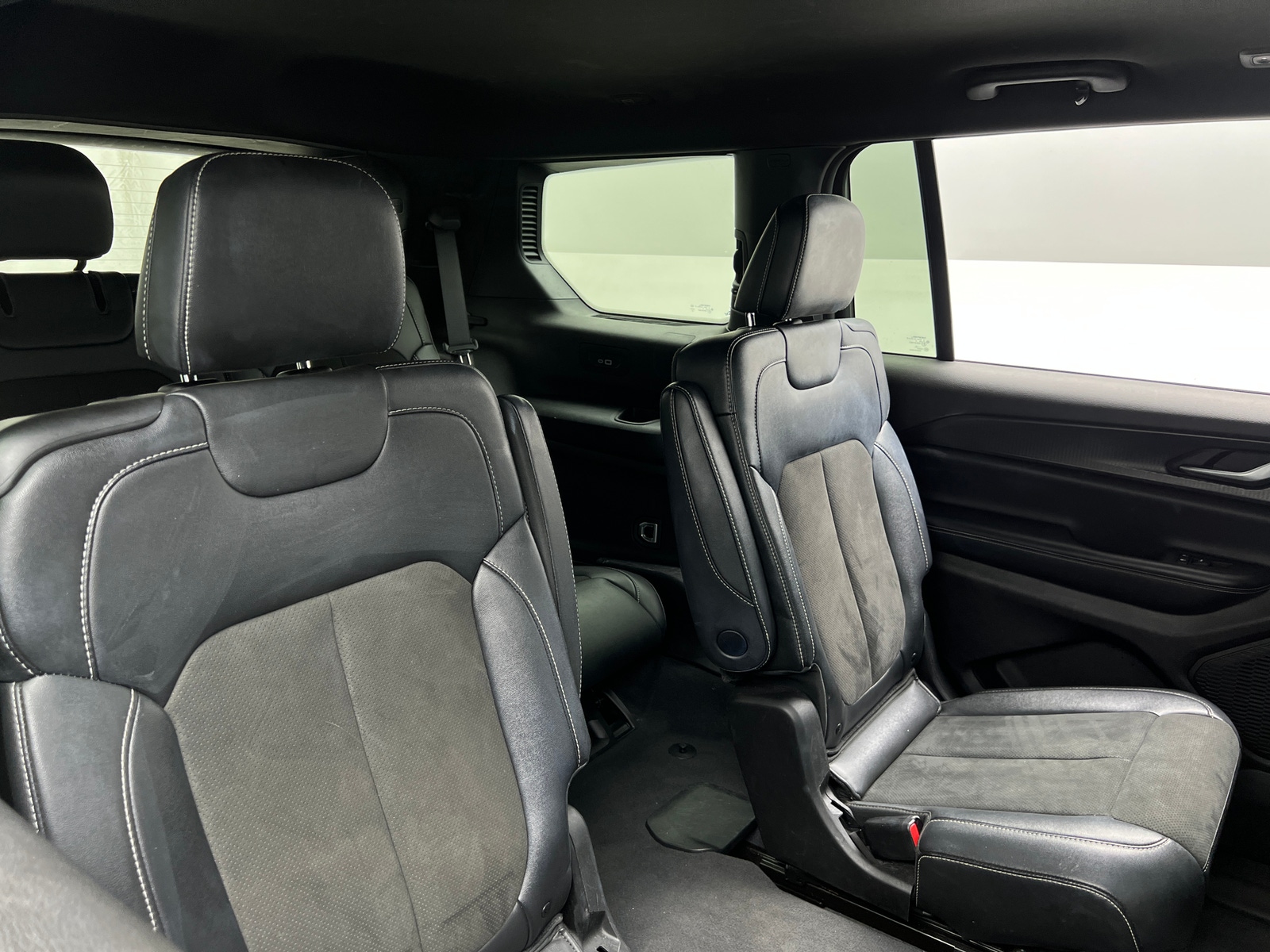 Thumbnail: 2023 Jeep Grand Cherokee L - 5