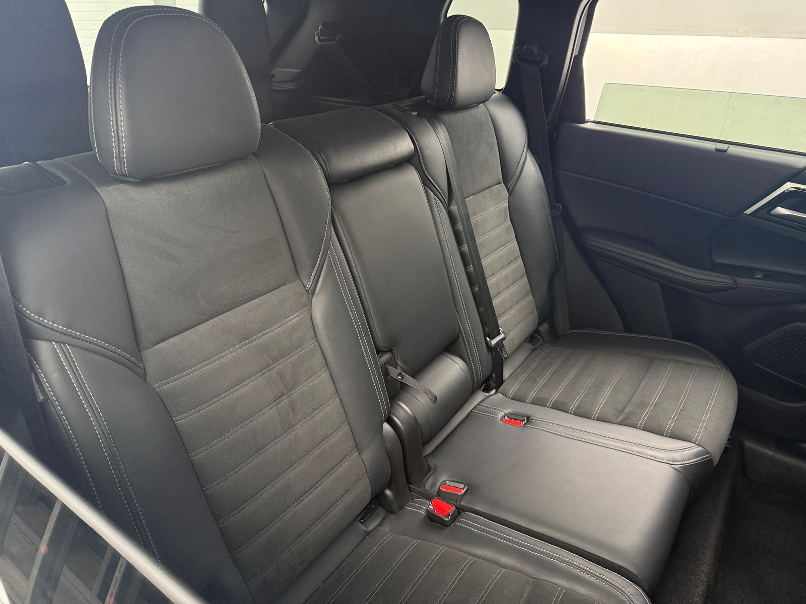 Thumbnail: 2024 Mitsubishi Outlander - 5