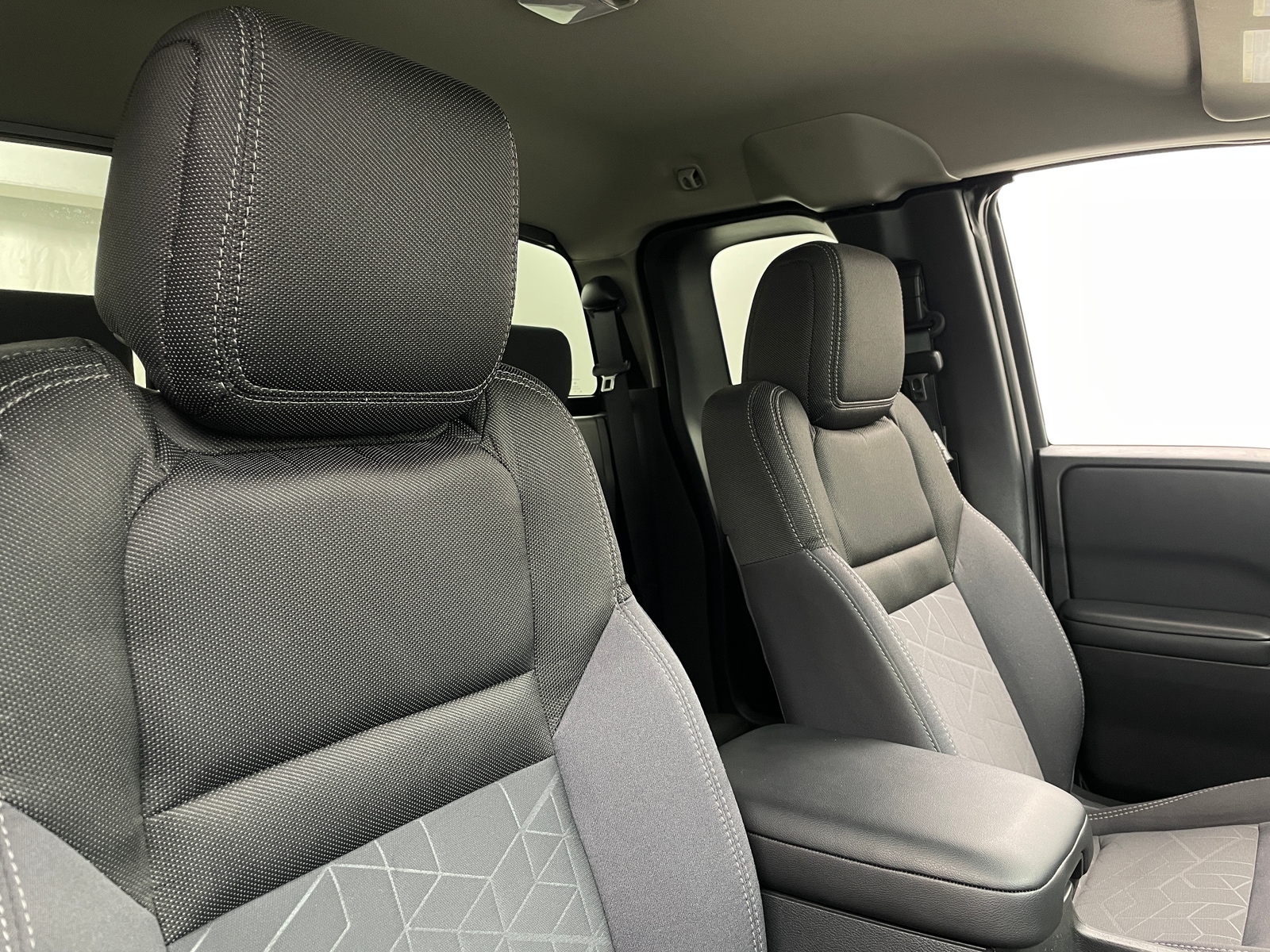 Thumbnail: 2025 Nissan Frontier - 2