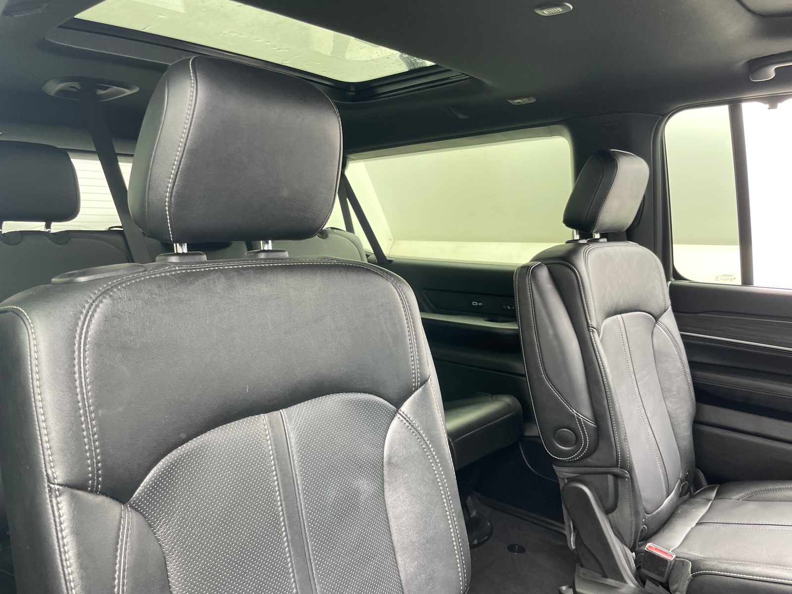 Thumbnail: 2023 Jeep Wagoneer - 5