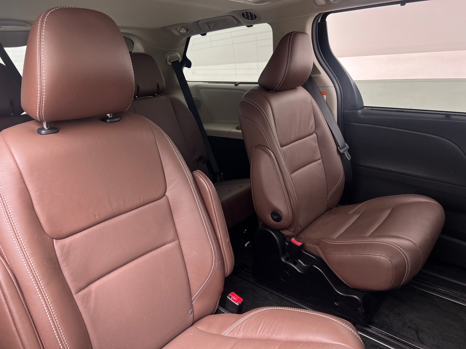 Thumbnail: 2016 Toyota Sienna - 5