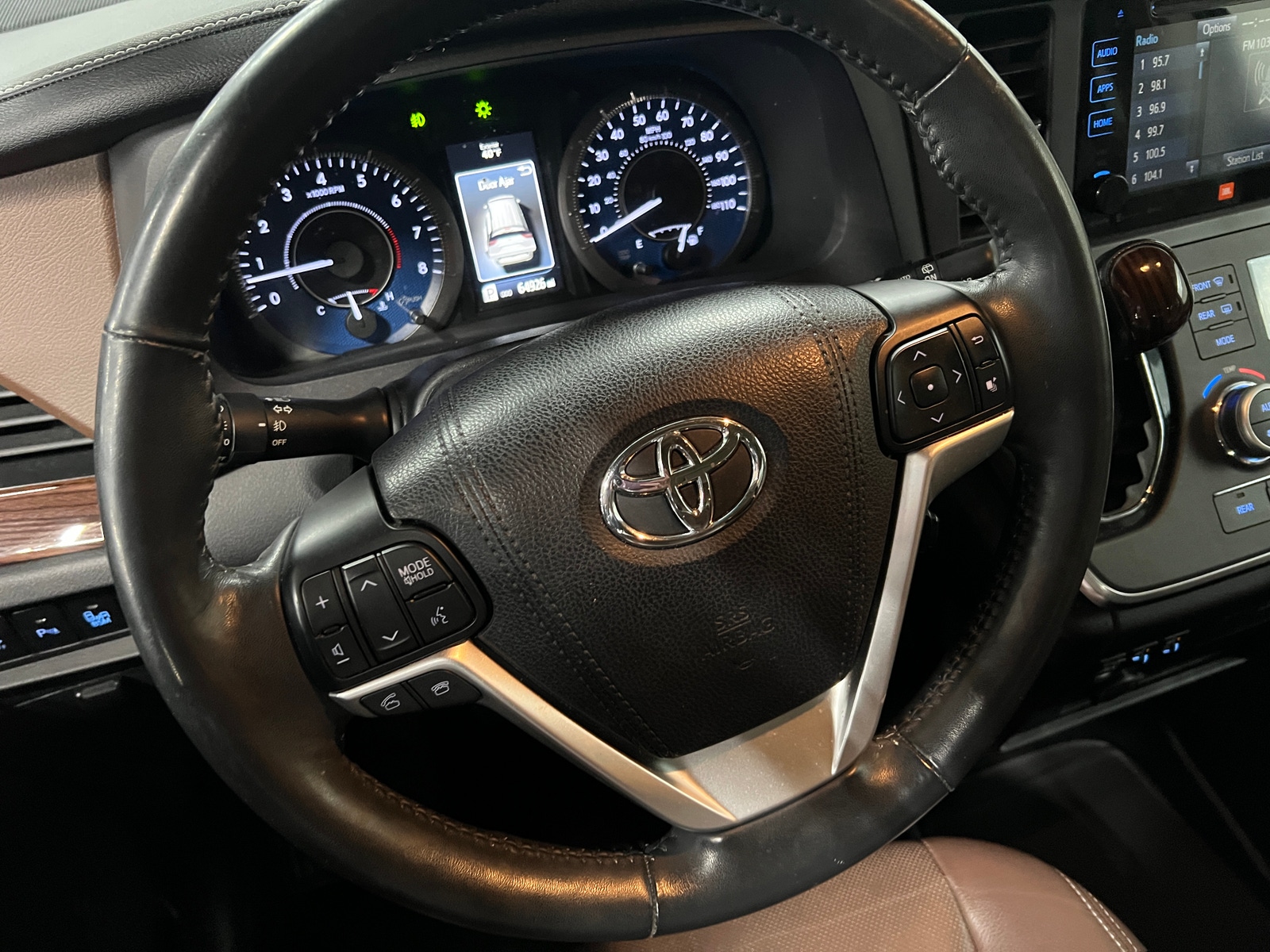 Thumbnail: 2016 Toyota Sienna - 4
