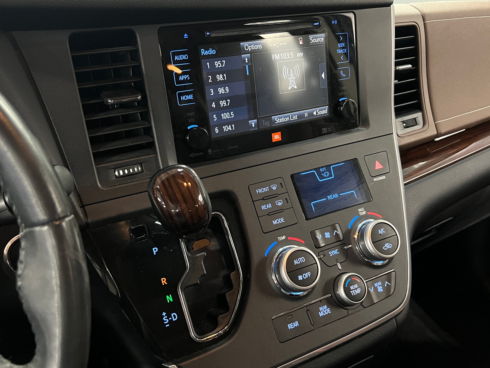 Thumbnail: 2016 Toyota Sienna - 3