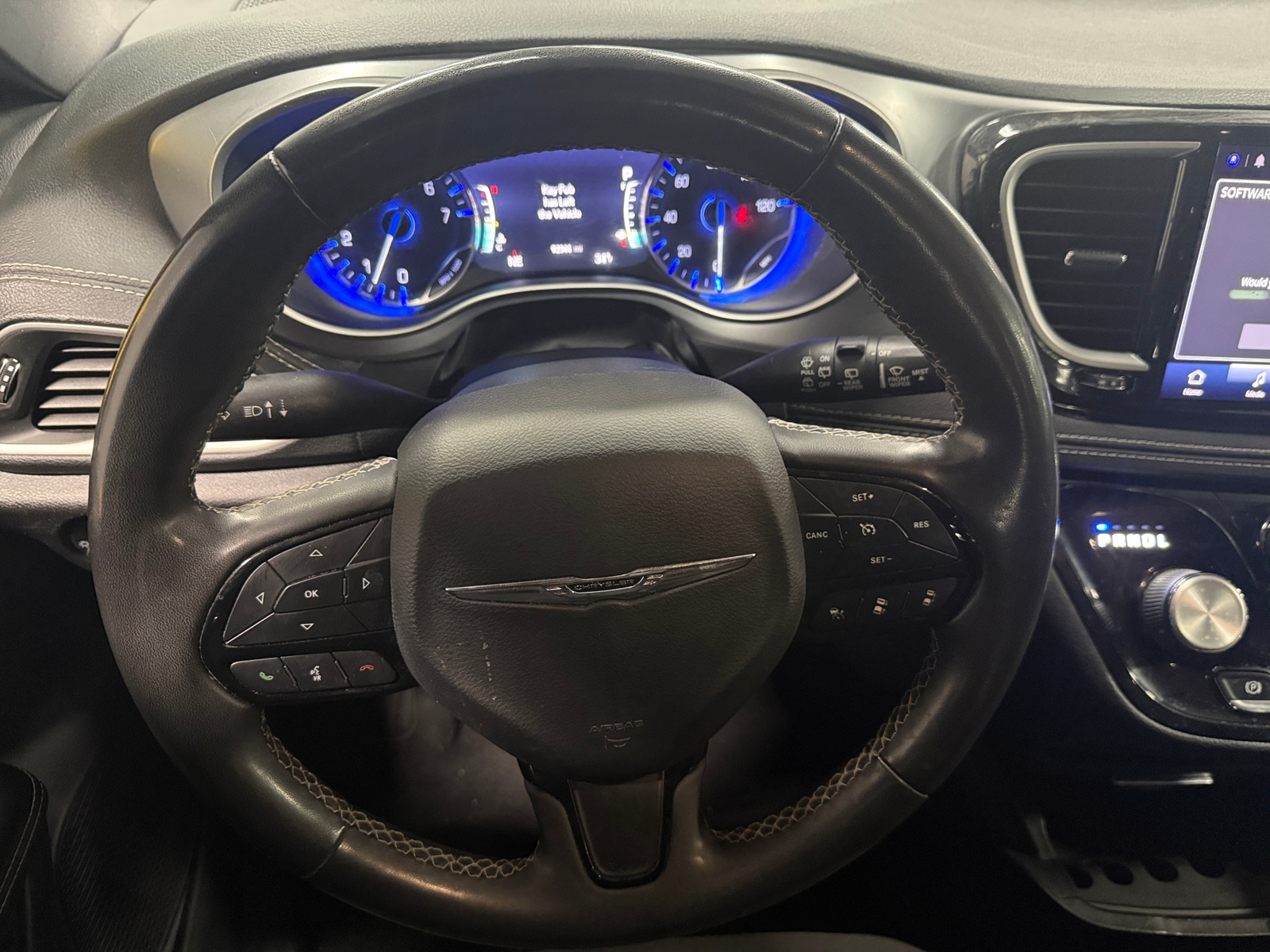 Thumbnail: 2022 Chrysler Pacifica - 5