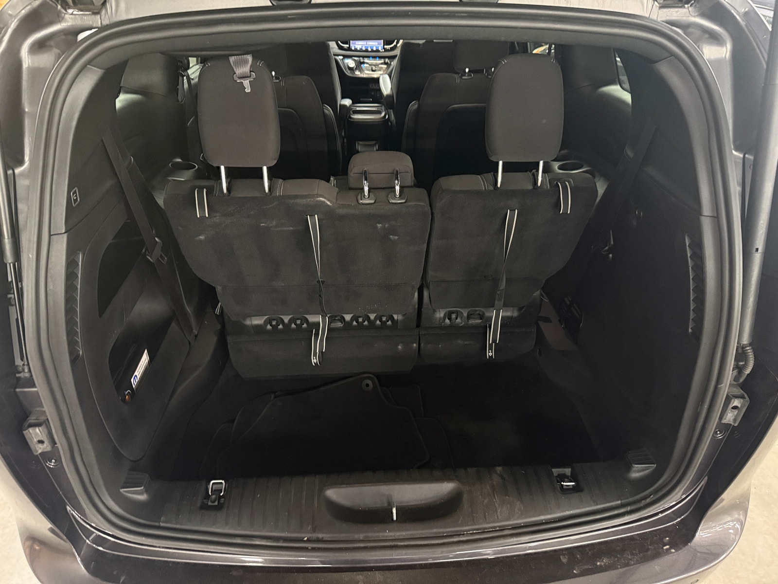 Thumbnail: 2022 Chrysler Pacifica - 7