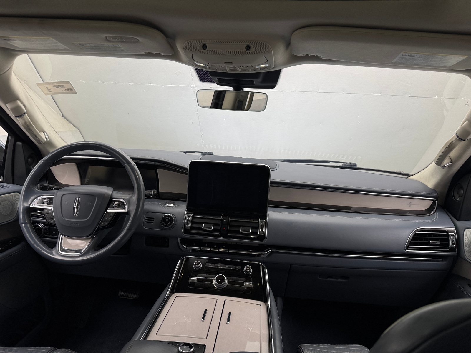 Thumbnail: 2020 Lincoln Navigator L - 2