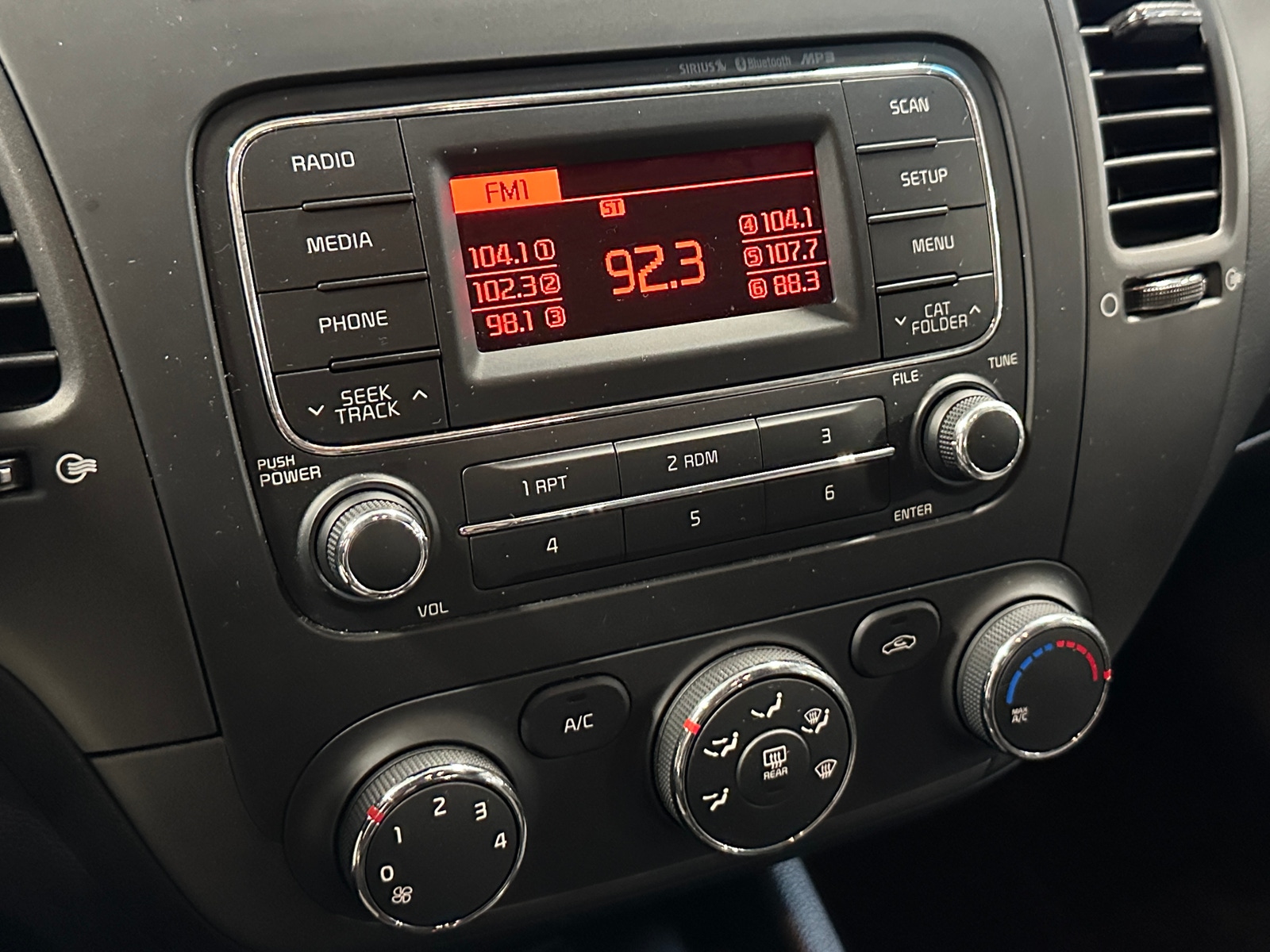 Thumbnail: 2016 Kia Forte - 4