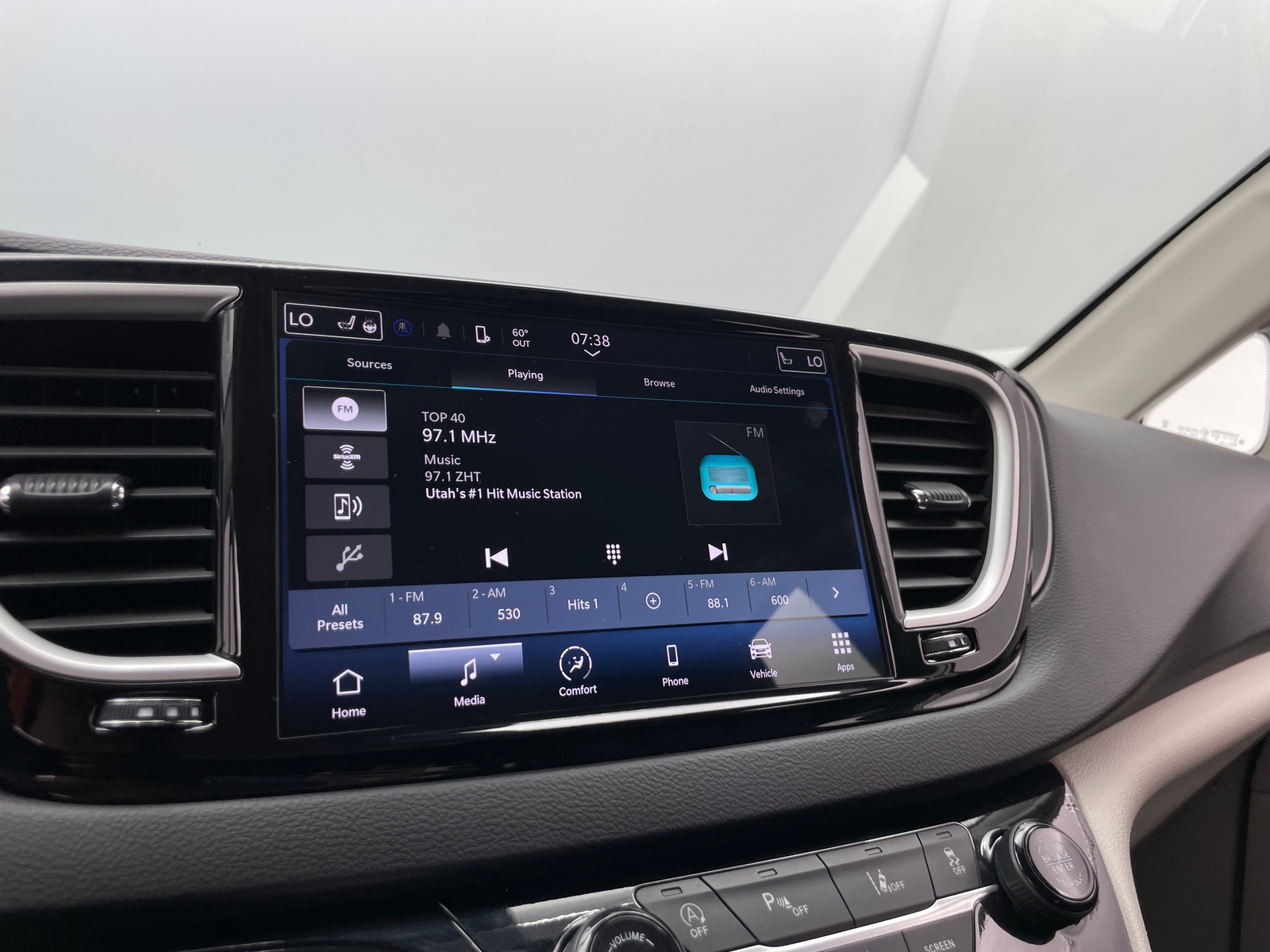 Thumbnail: 2024 Chrysler Pacifica - 3