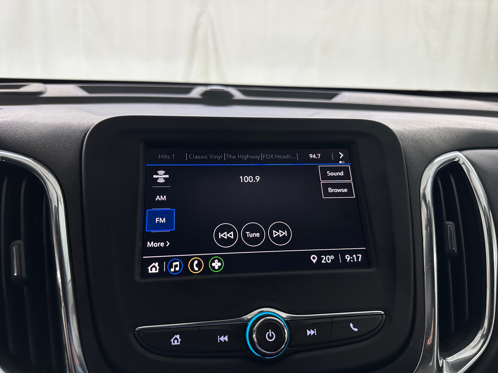 Thumbnail: 2022 Chevrolet Equinox - 4