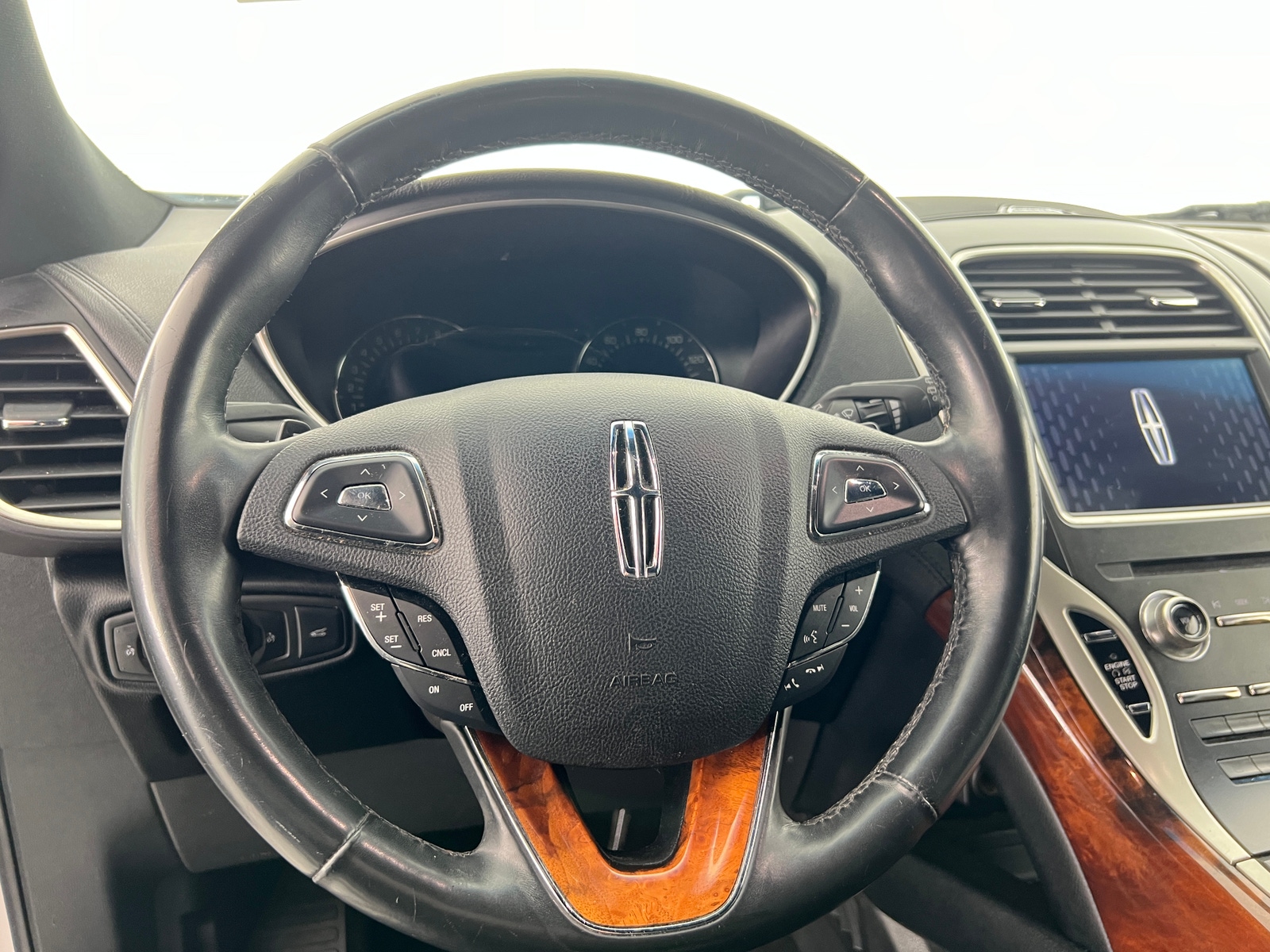 Thumbnail: 2017 Lincoln MKX - 4