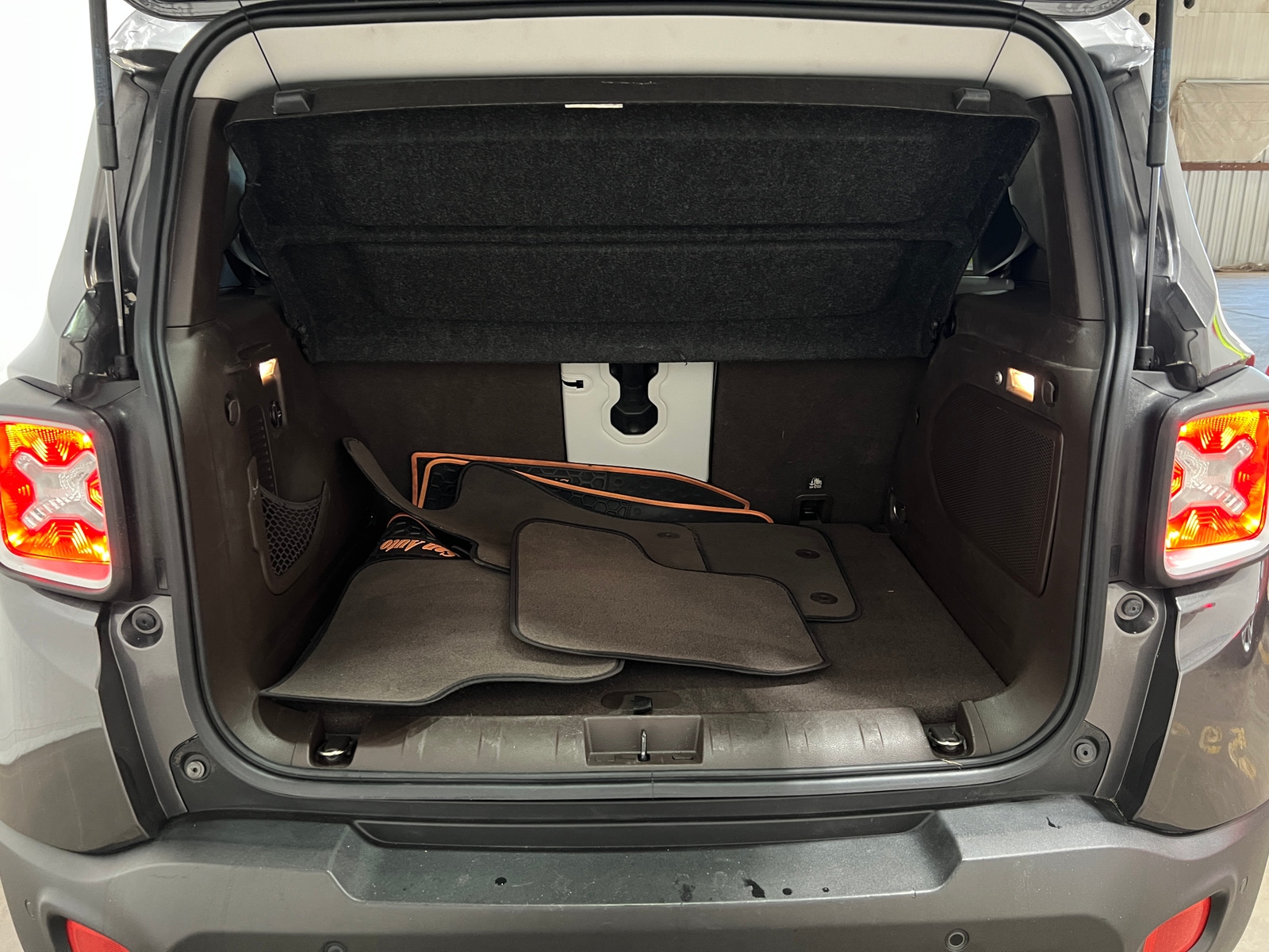 Thumbnail: 2016 Jeep Renegade - 6