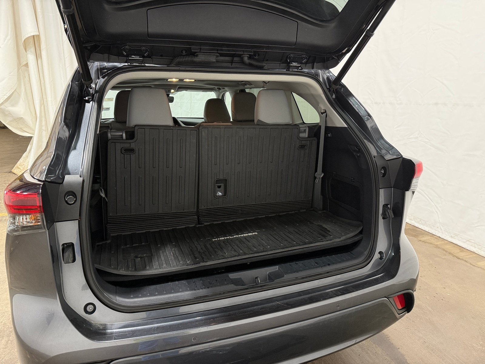 Thumbnail: 2020 Toyota Highlander - 6