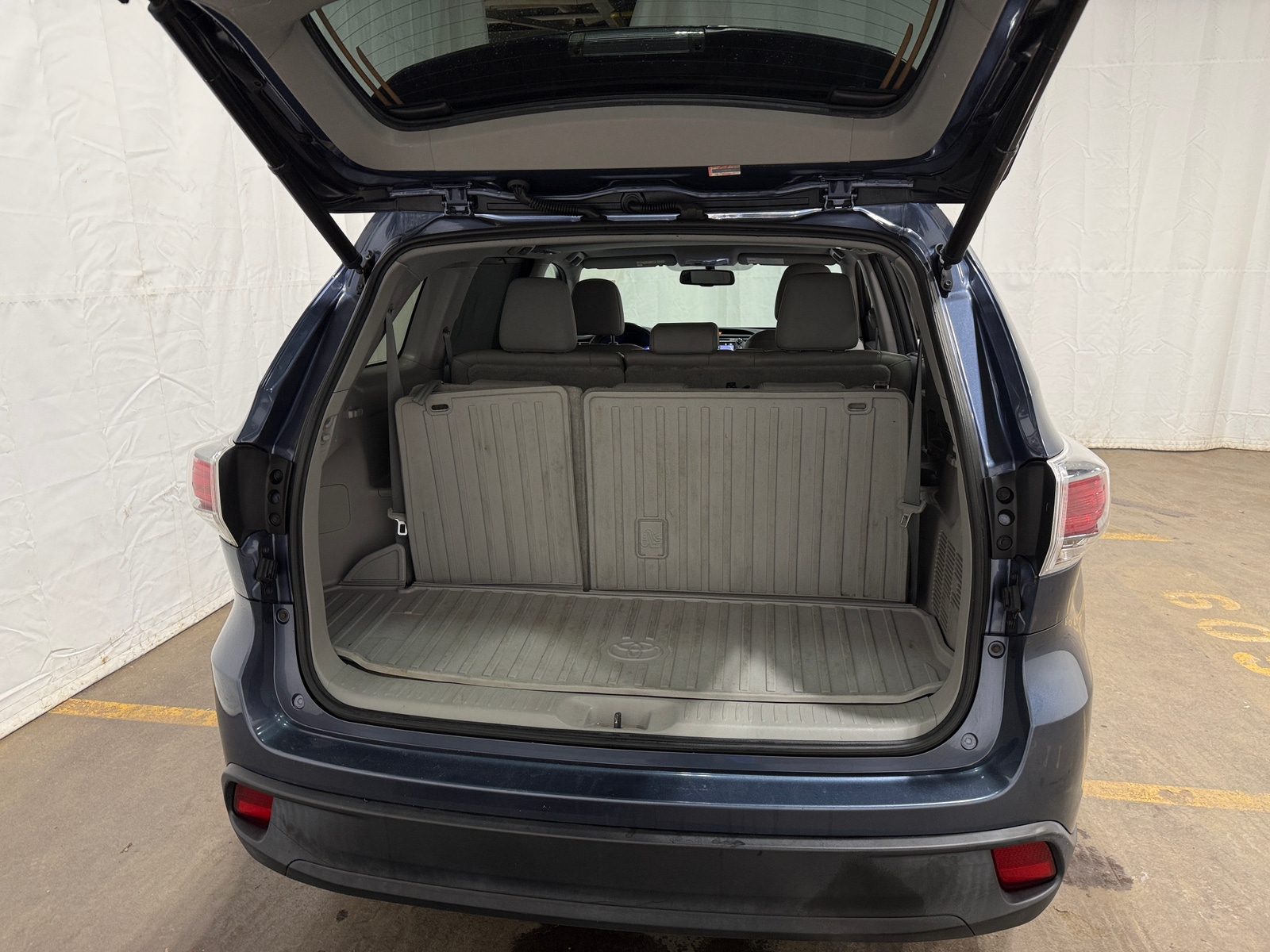 Thumbnail: 2015 Toyota Highlander - 6