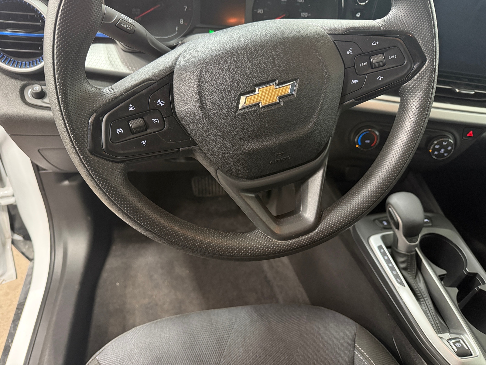 Thumbnail: 2025 Chevrolet Trax - 5