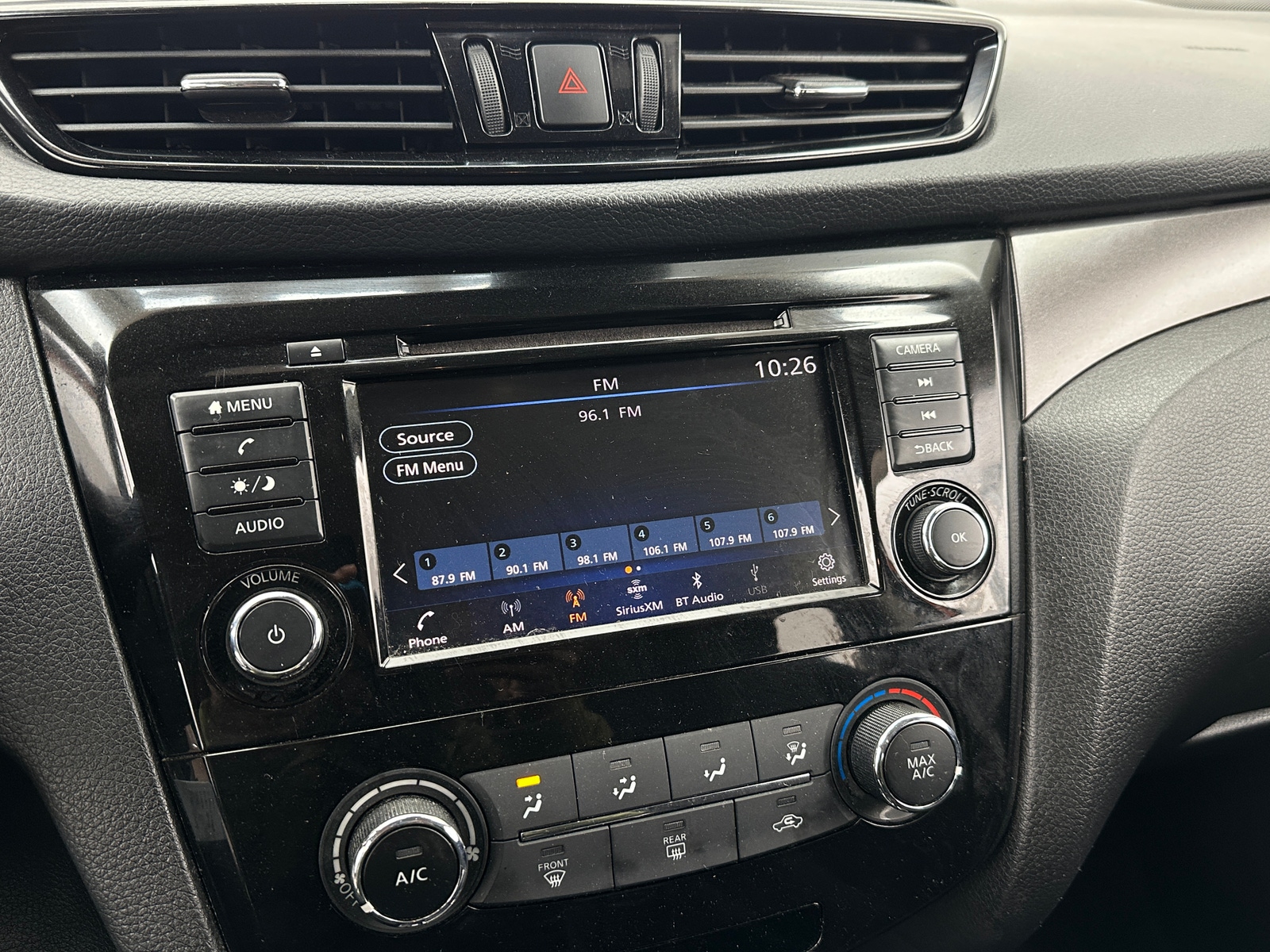 Thumbnail: 2021 Nissan Rogue Sport - 4