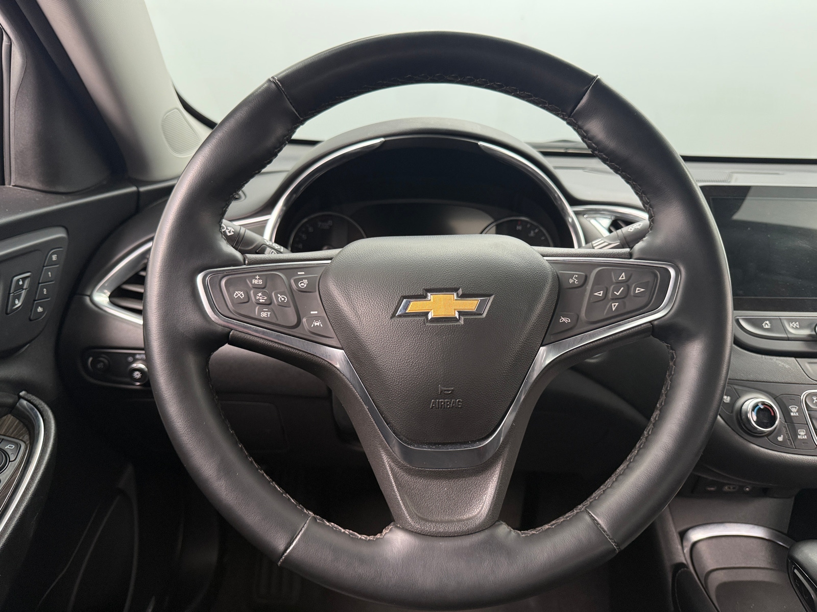 Thumbnail: 2024 Chevrolet Malibu - 4