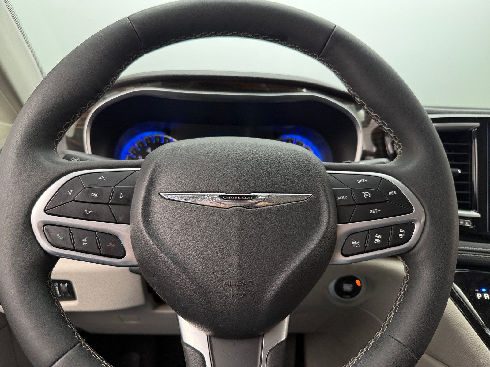 Thumbnail: 2024 Chrysler Pacifica - 4