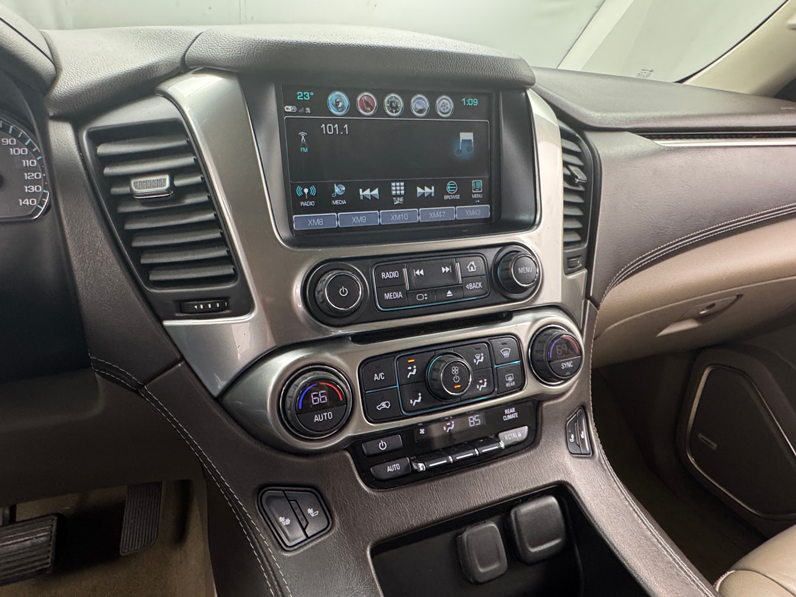 Thumbnail: 2018 Chevrolet Suburban - 3