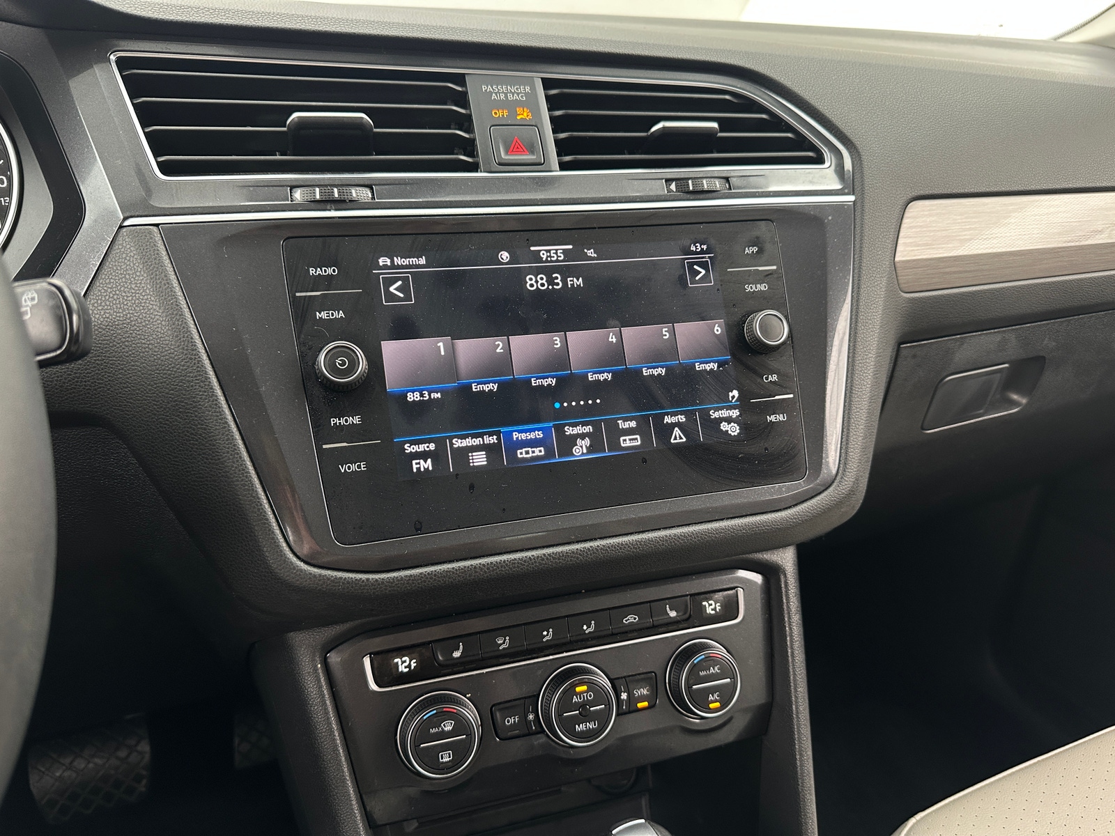 Thumbnail: 2021 Volkswagen Tiguan - 3