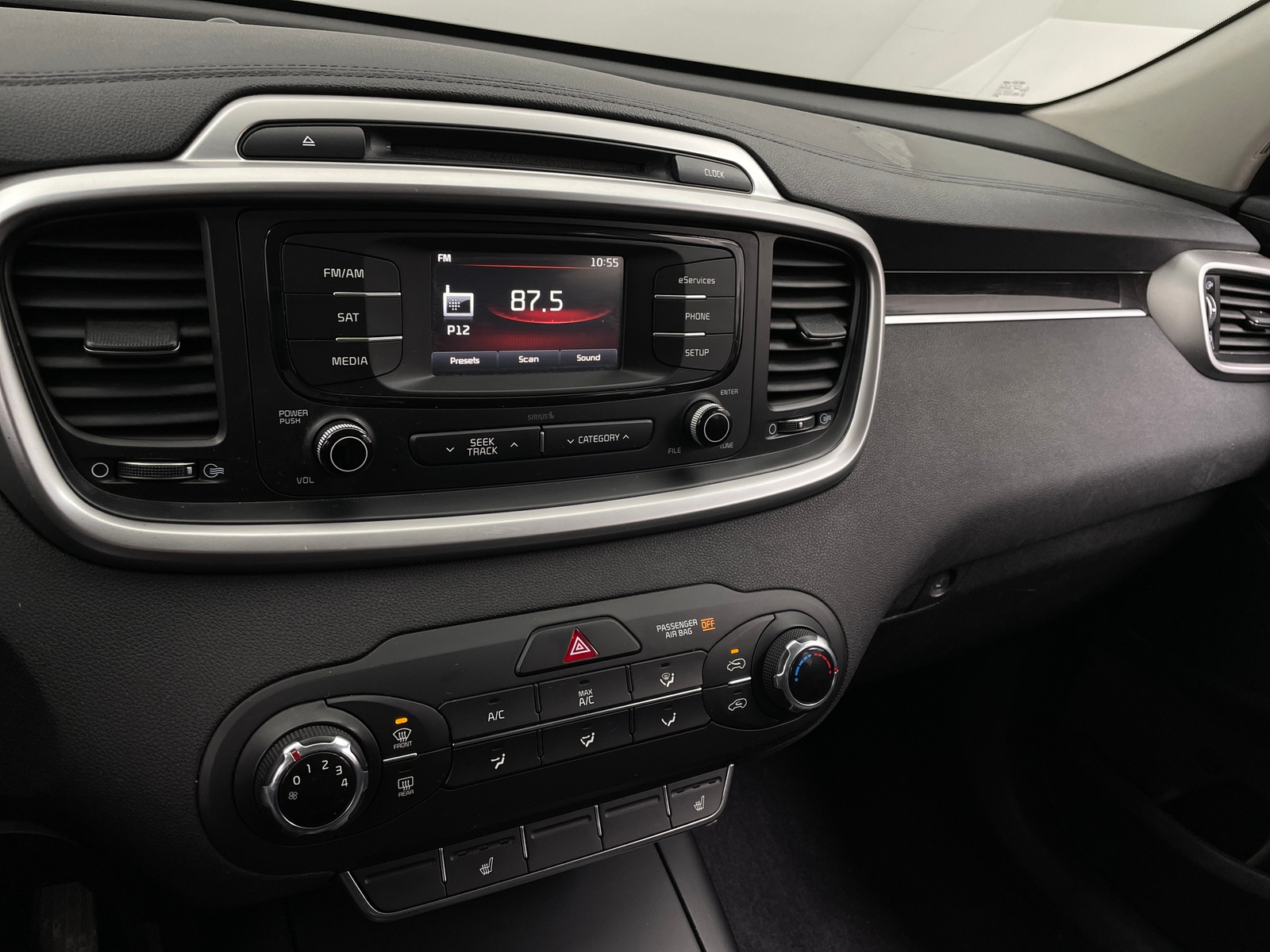 Thumbnail: 2016 Kia Sorento - 4