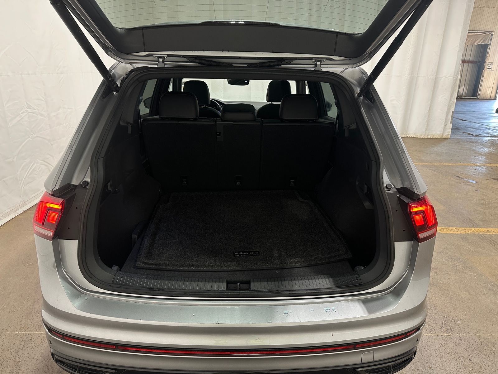 Thumbnail: 2022 Volkswagen Tiguan - 6