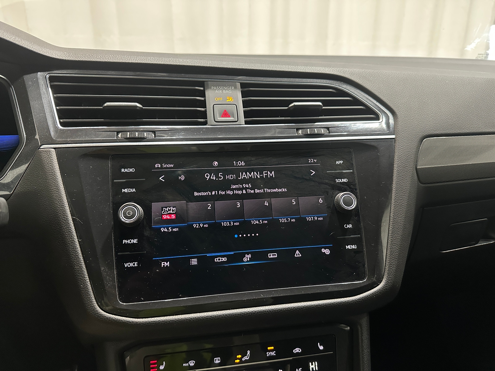 Thumbnail: 2022 Volkswagen Tiguan - 3