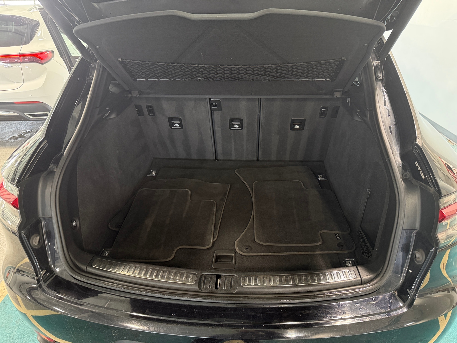 Thumbnail: 2019 Porsche Macan - 6