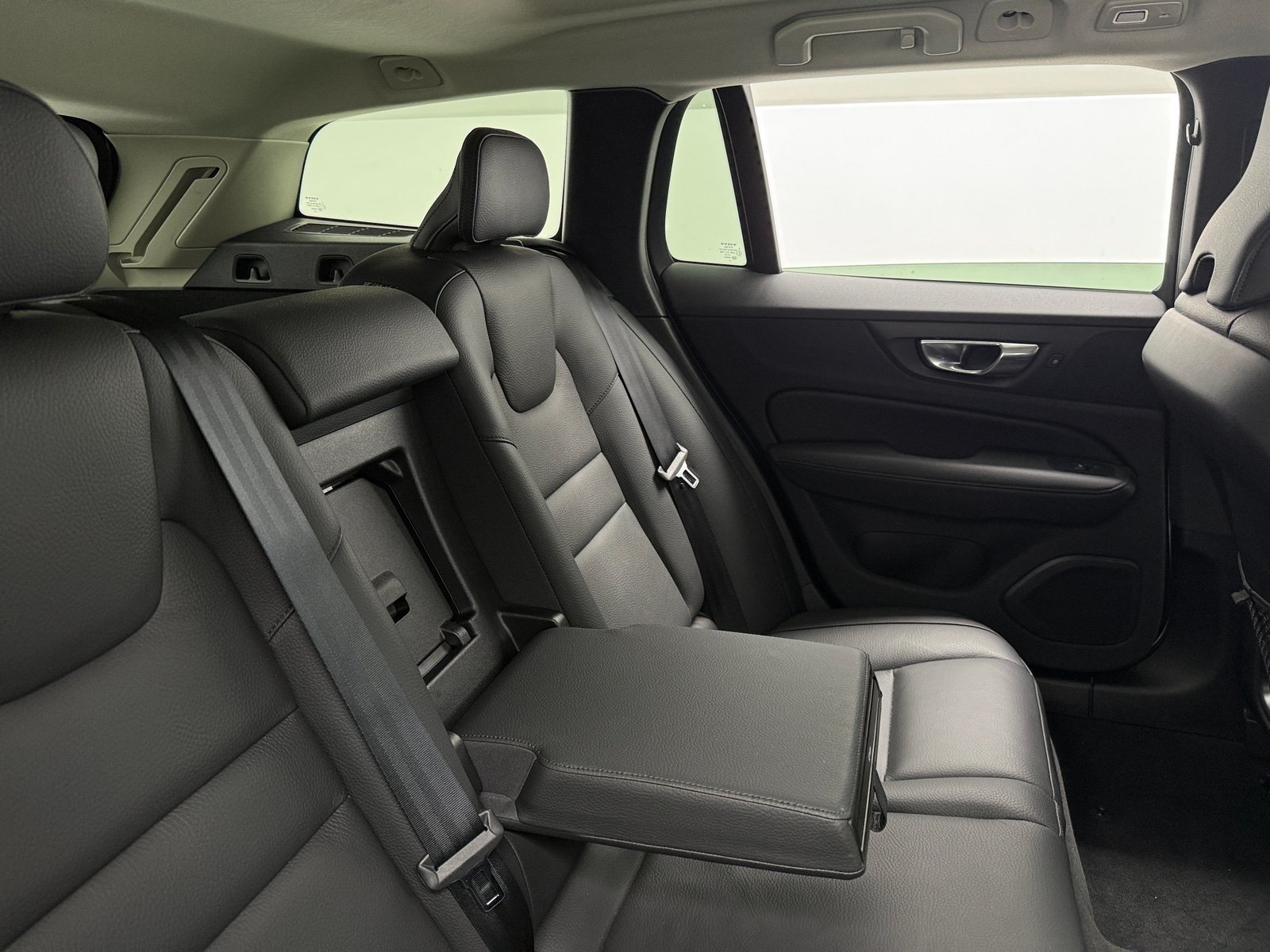 Thumbnail: 2025 Volvo V60 - 5