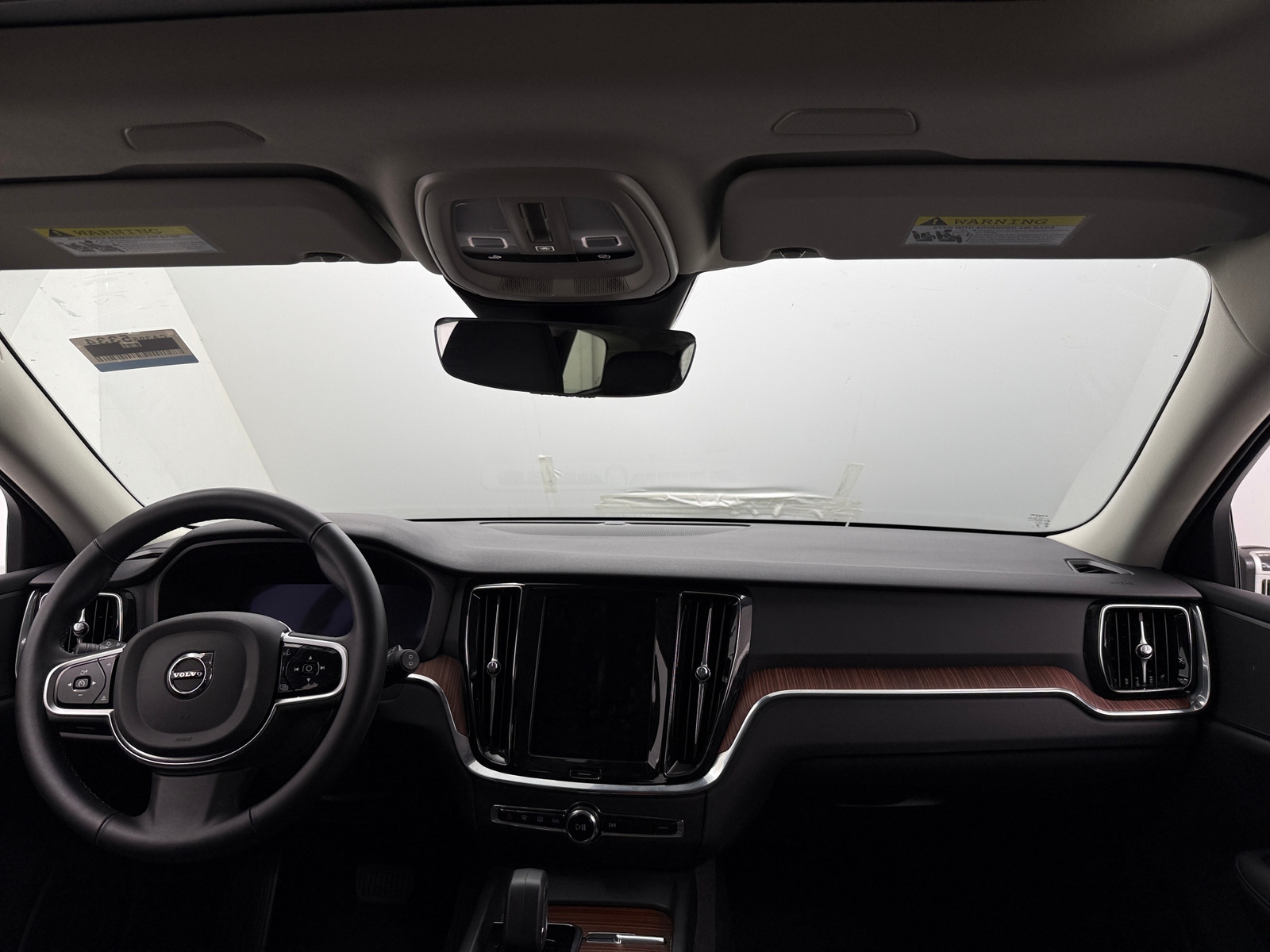 Thumbnail: 2025 Volvo V60 - 2