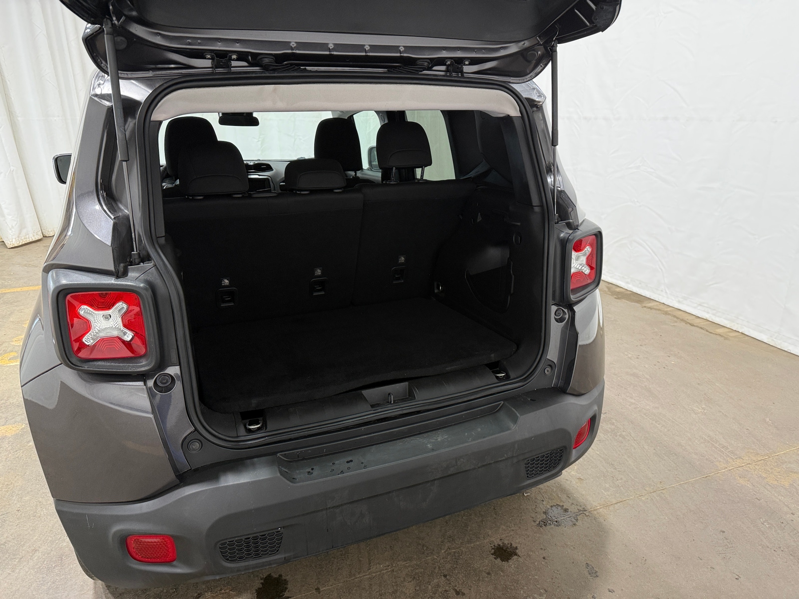 Thumbnail: 2021 Jeep Renegade - 7