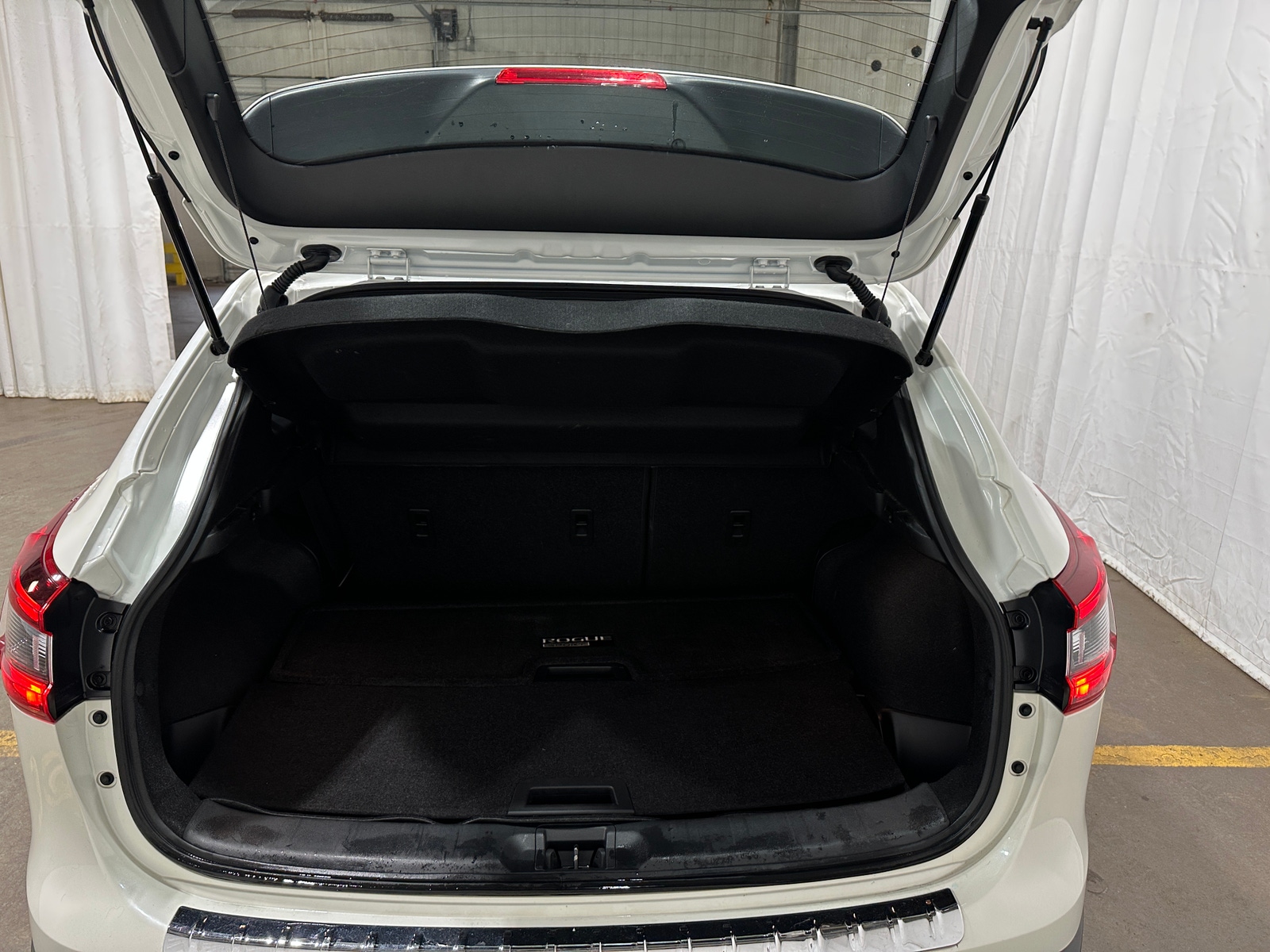 Thumbnail: 2020 Nissan Rogue Sport - 6